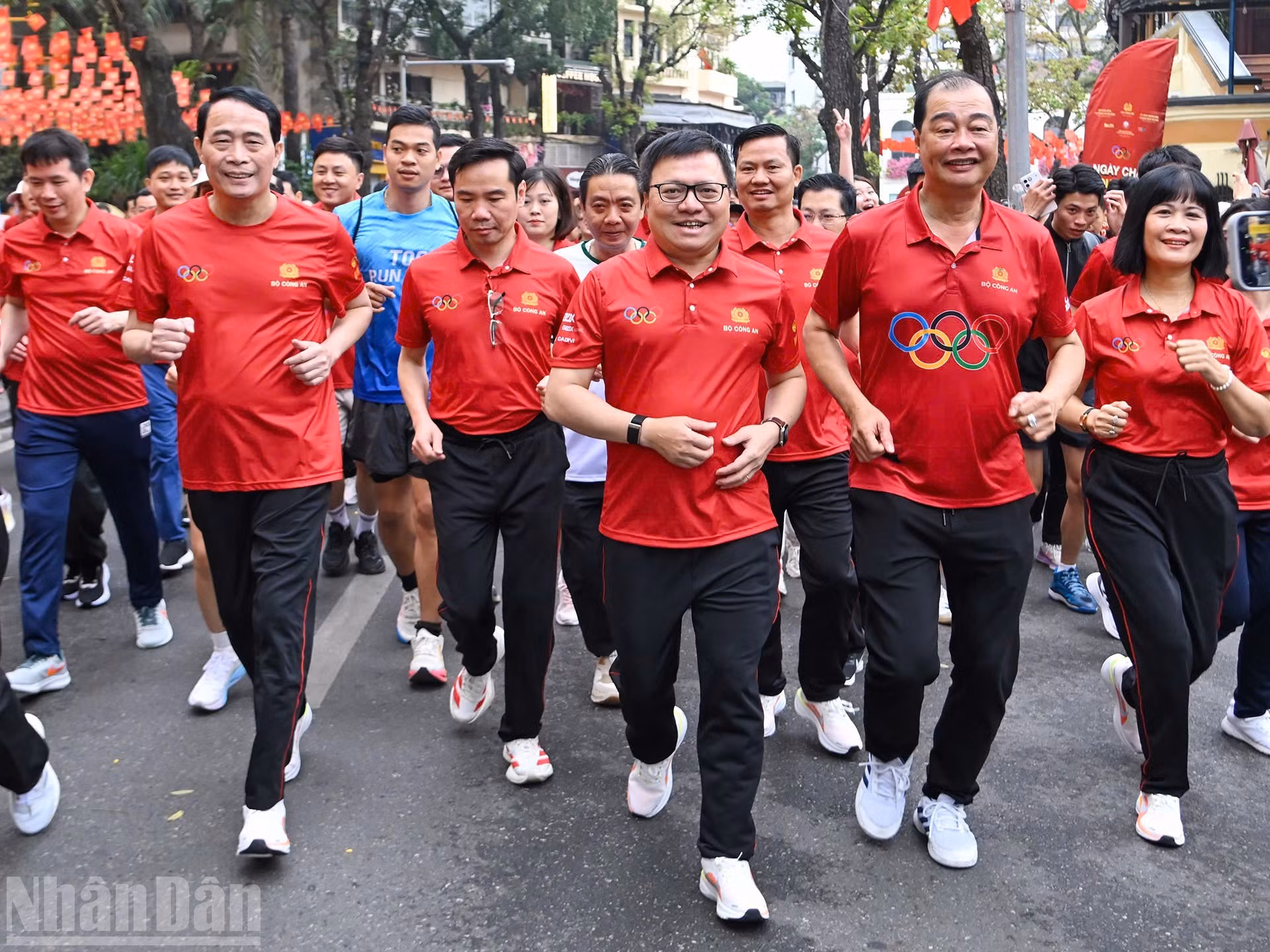 [Foto] Nutrida participación en el Día de la Carrera Olímpica 2026 en Hanói
