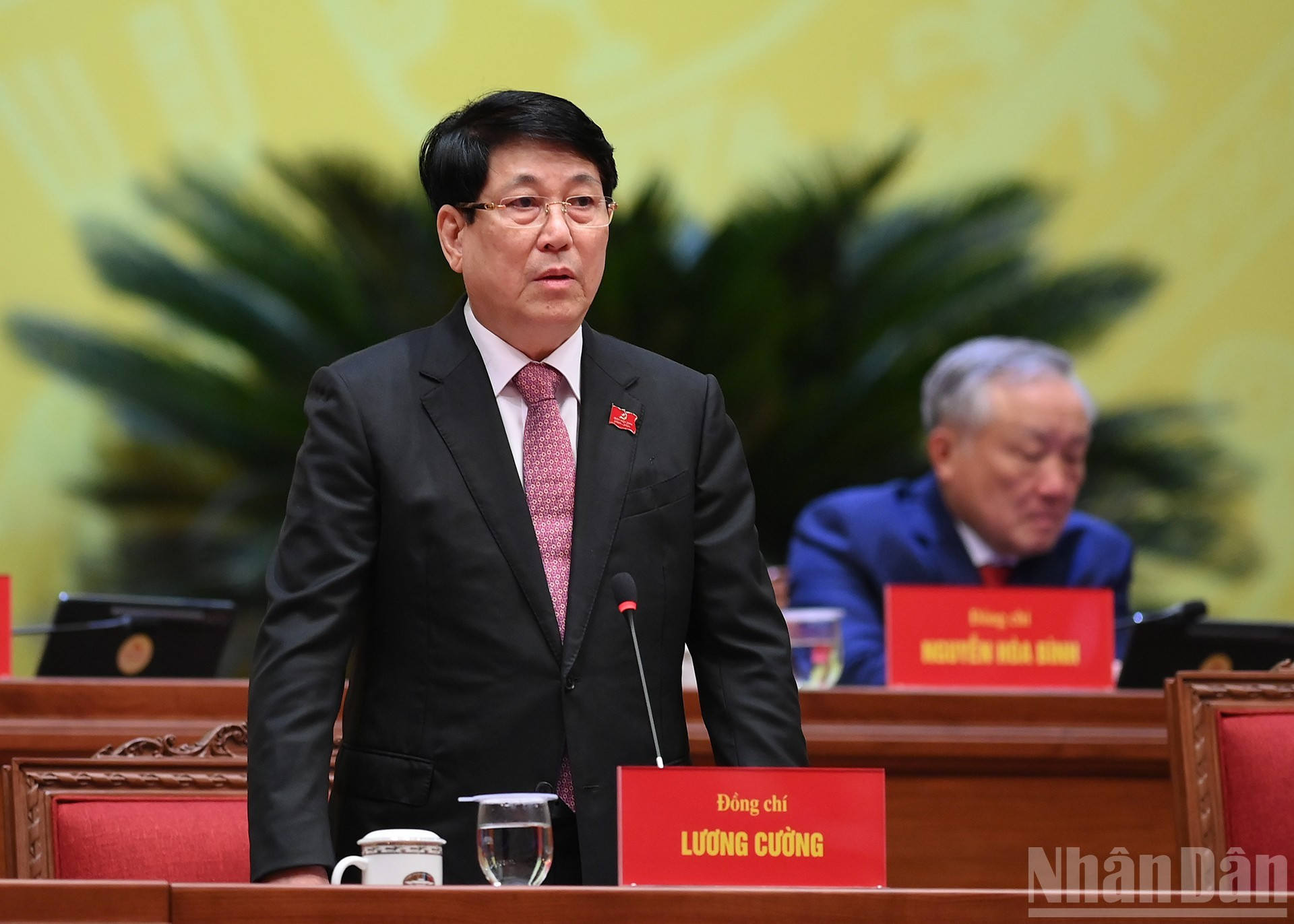El presidente Luong Cuong dirige la sesión de debate. (Foto: DANG KHOA)