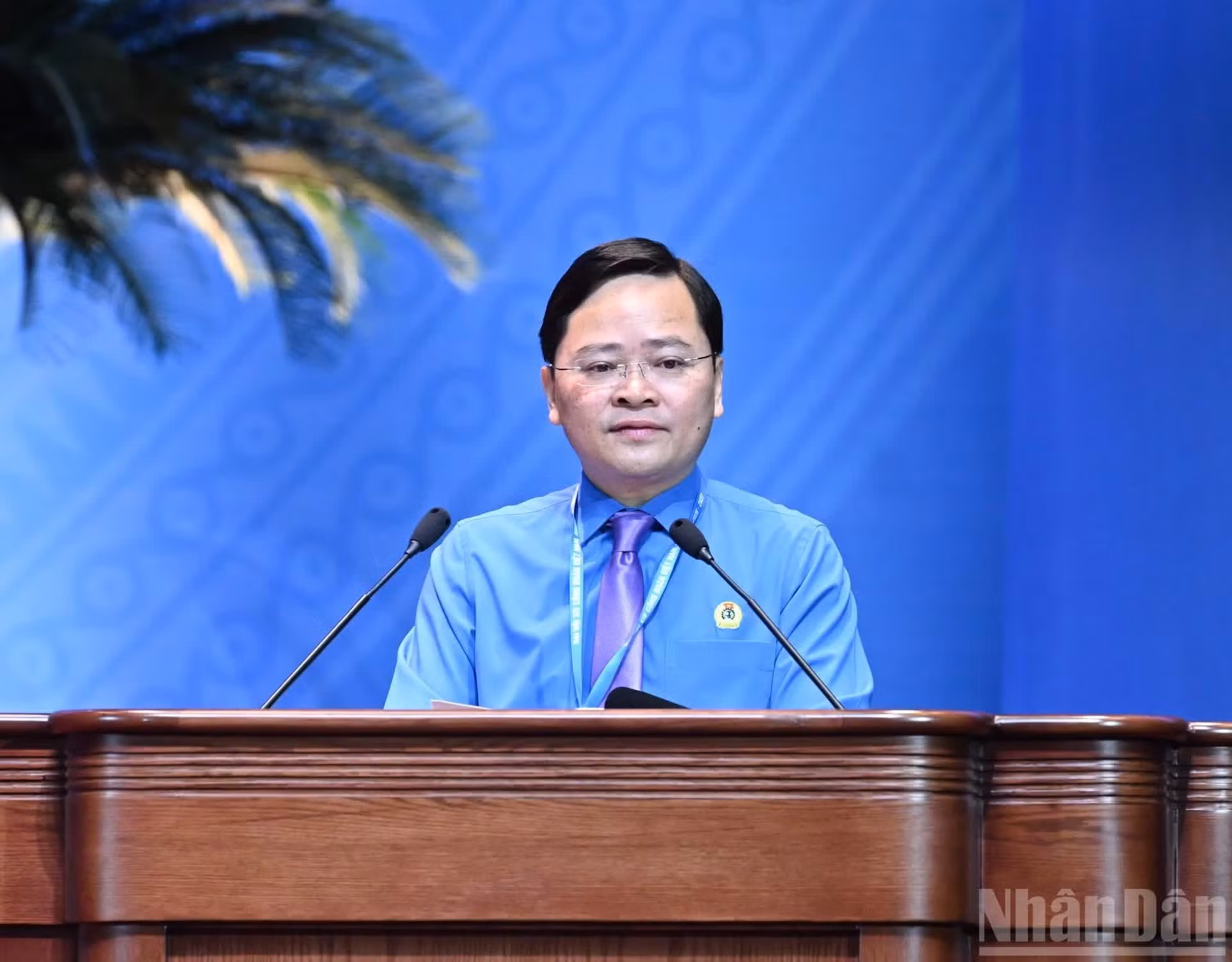 Nguyen Anh Tuan, presidente de la Confederación General del Trabajo de Vietnam, interviene en el evento.