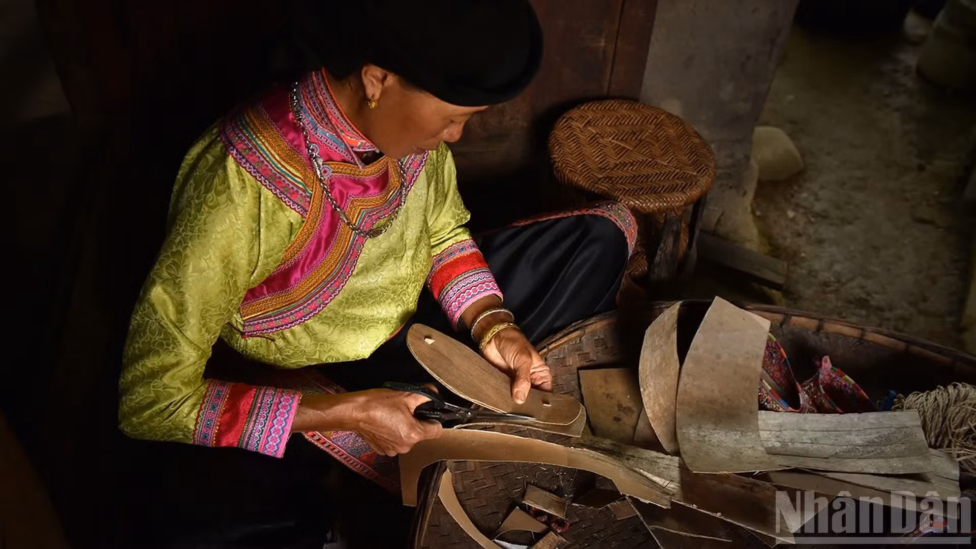 Preparación de la capa de la suela del zapato. (Foto: VU LINH)