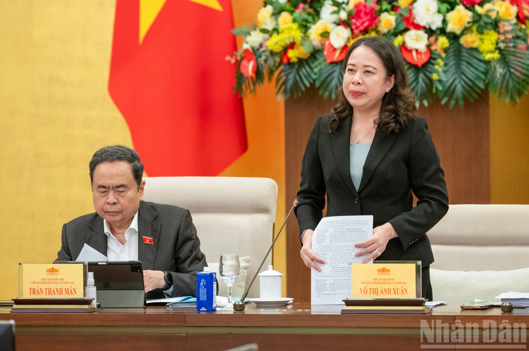 La vicepresidenta del Estado y vicetitular del Consejo Electoral Nacional, Vo Thi Anh Xuan, interviene en la conferencia. (Foto: Duy Linh)