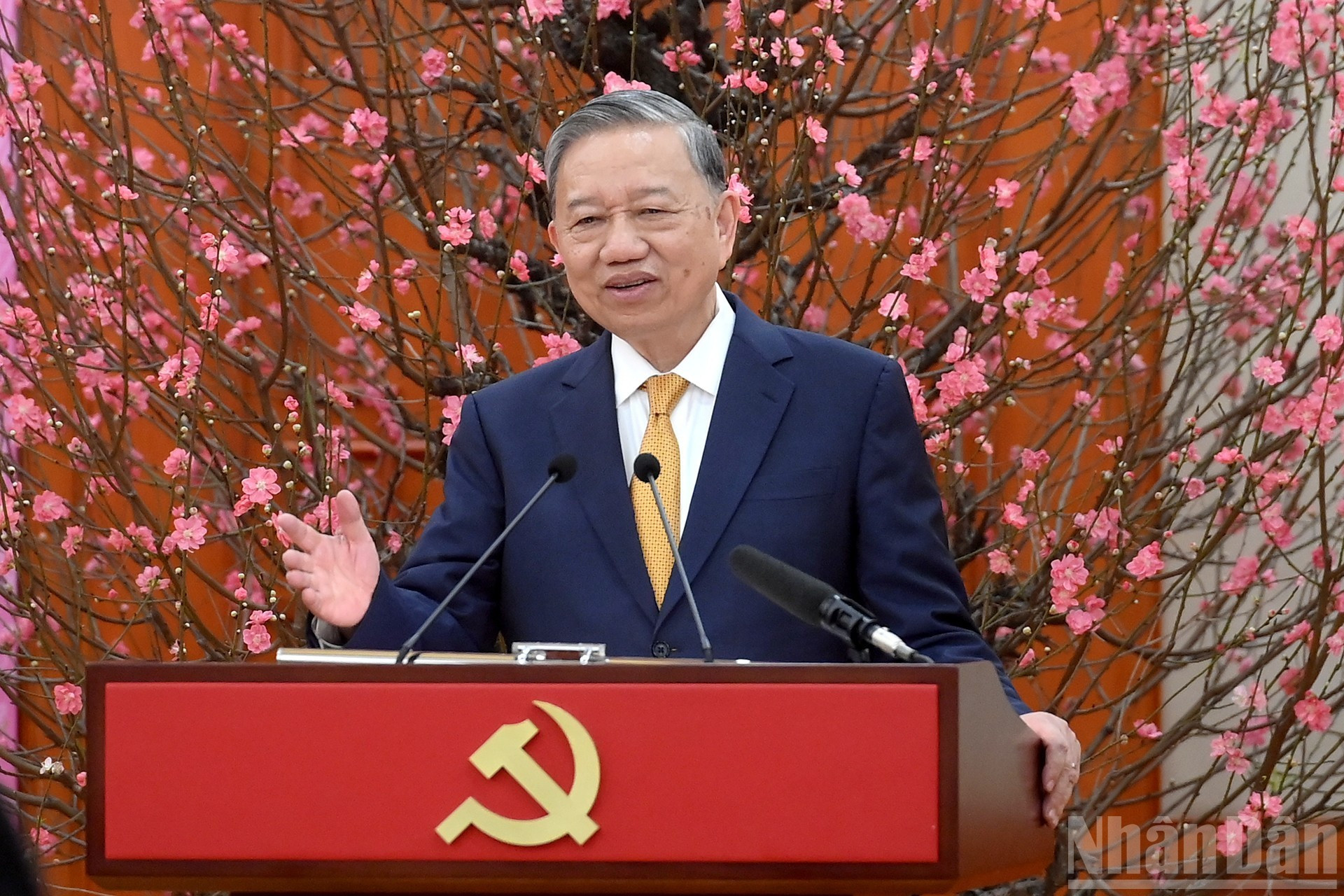 To Lam interviene en el encuentro.