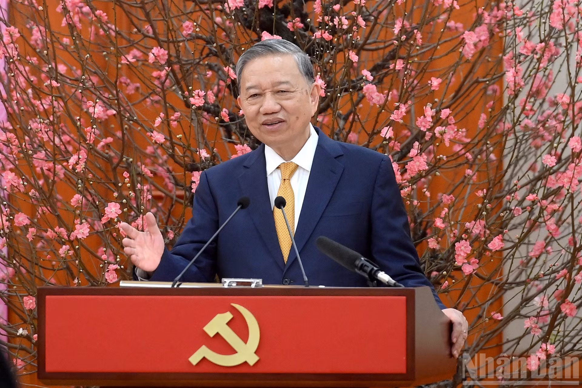 To Lam interviene en el encuentro.