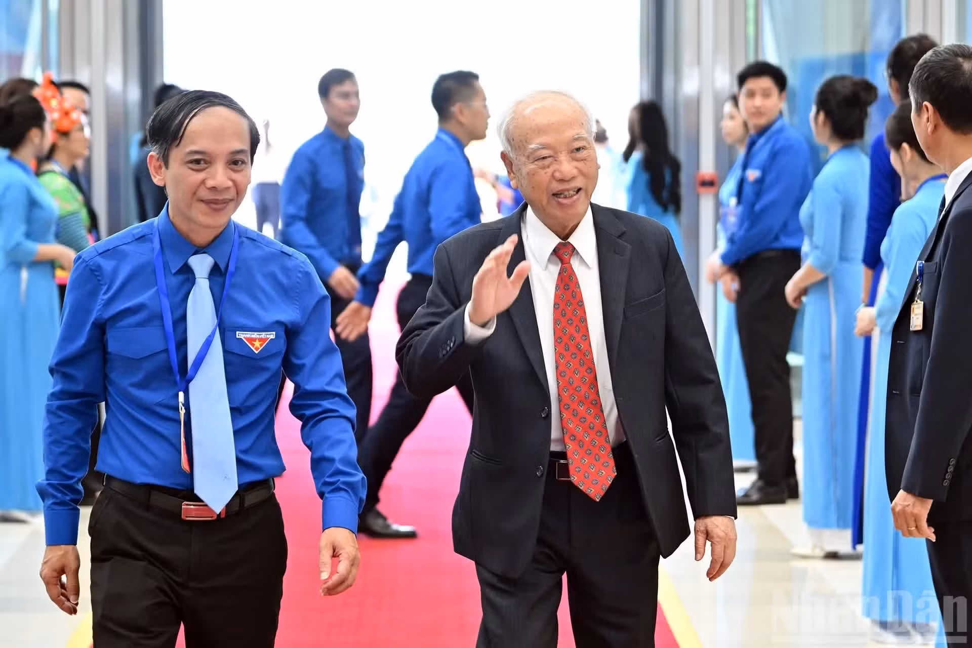 El expresidente de la Asamblea Nacional Nguyen Van An participa en la sesión inaugural.