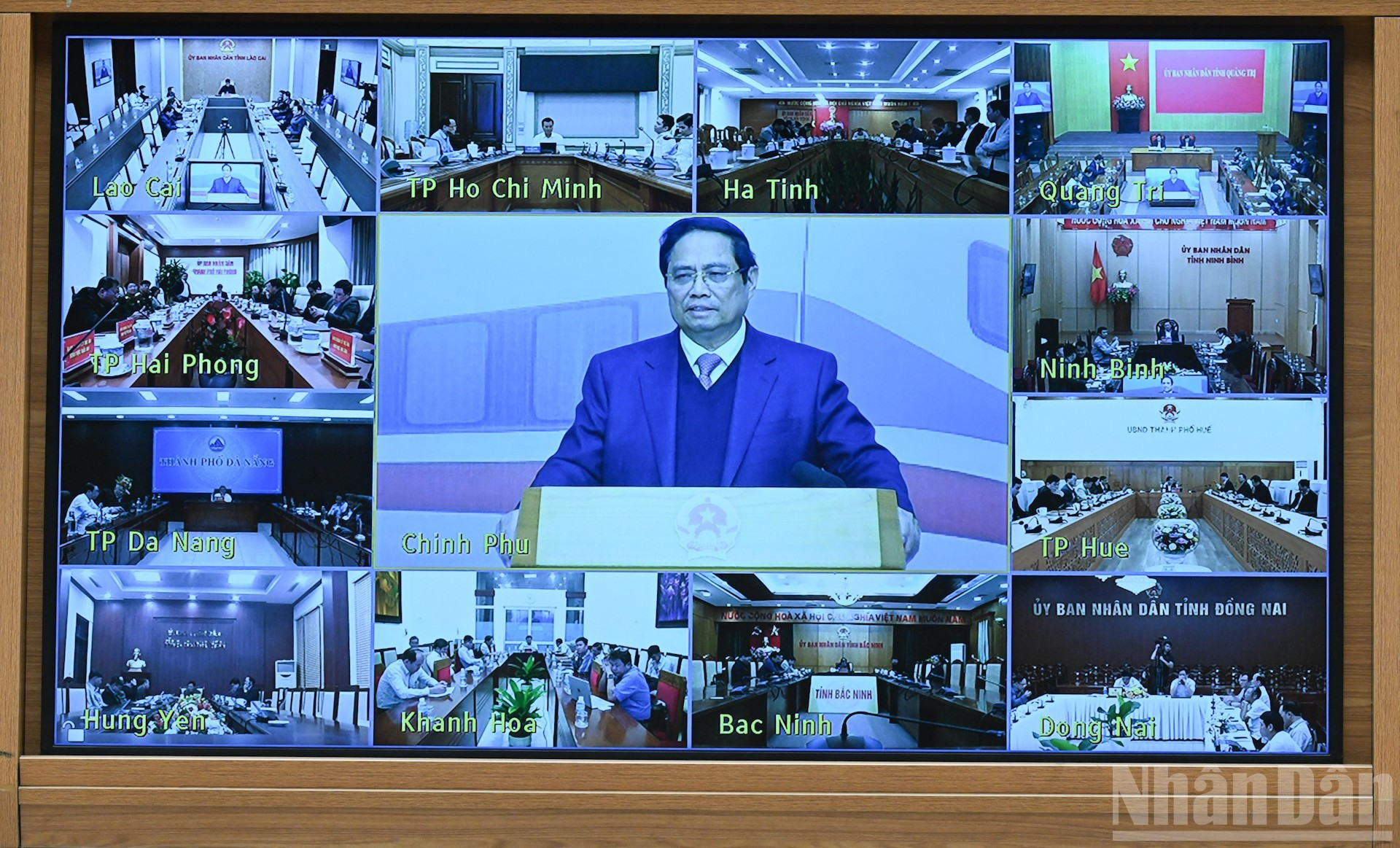 La reunión se celebra de forma presencial en la Oficina del Gobierno y se conecta en línea con las localidades donde pasan los proyectos ferroviarios.