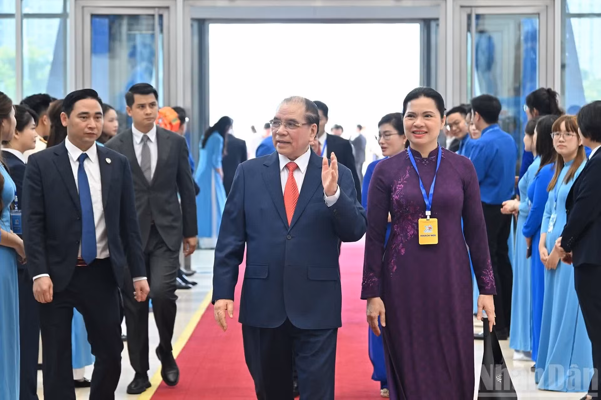 El exsecretario general del Partido Comunista de Vietnam, Nong Duc Manh, asiste a la sesión inaugural.
