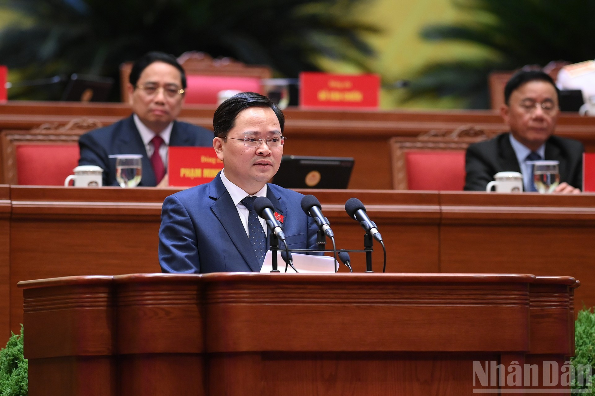 El subjefe de la Comisión de Políticas y Estrategias del Comité Central del PCV, Nguyen Anh Tuan, presenta su intervención. (Foto: THUY NGUYEN)