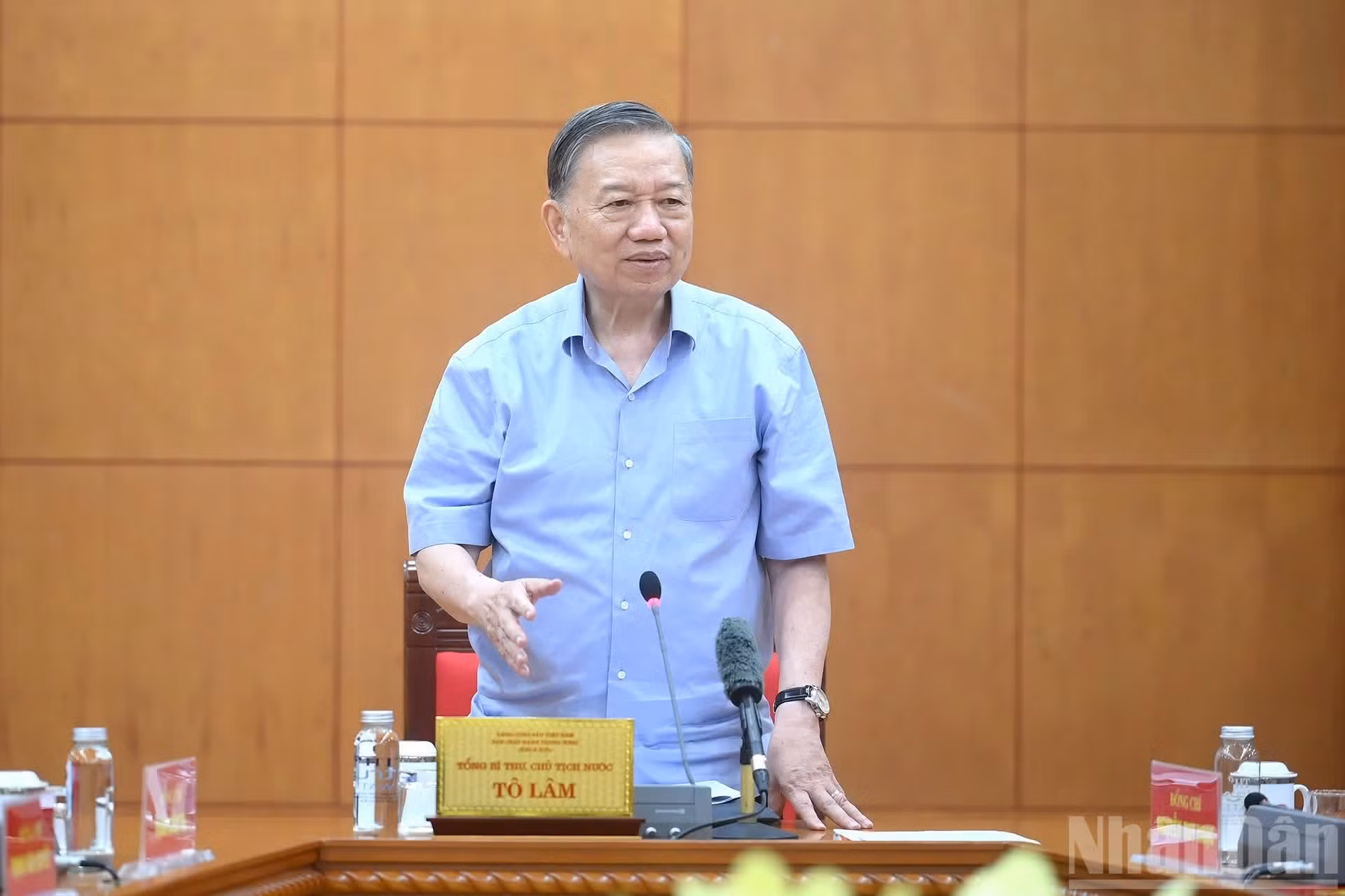 El secretario general del Partido Comunista y presidente de Vietnam, To Lam, pronuncia el discurso de clausura de la reunión.