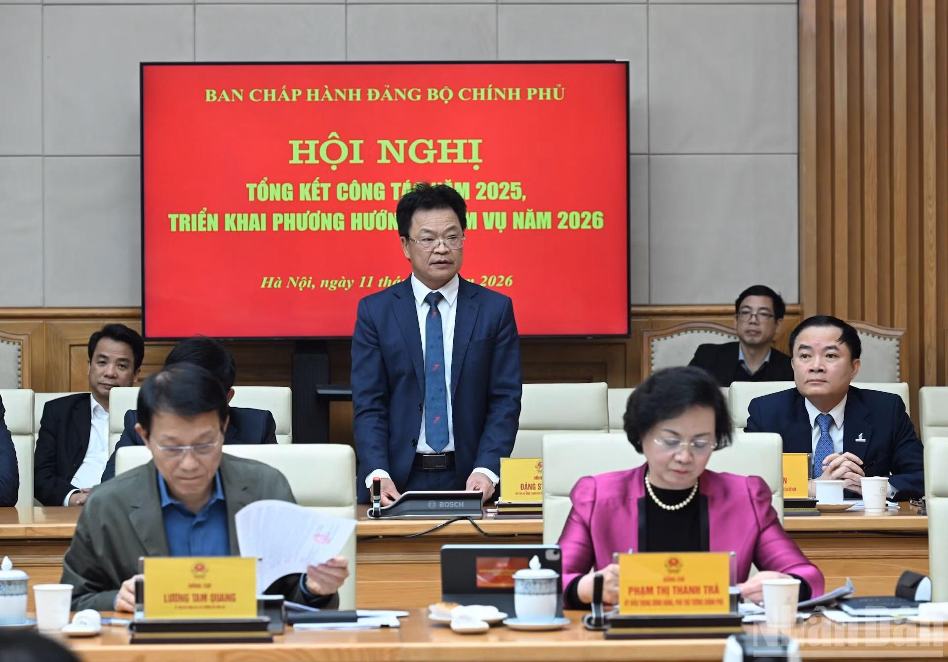 El presidente del Consejo de Miembros de la Corporación de Ferrocarriles de Vietnam, Dang Sy Manh, presenta una ponencia.