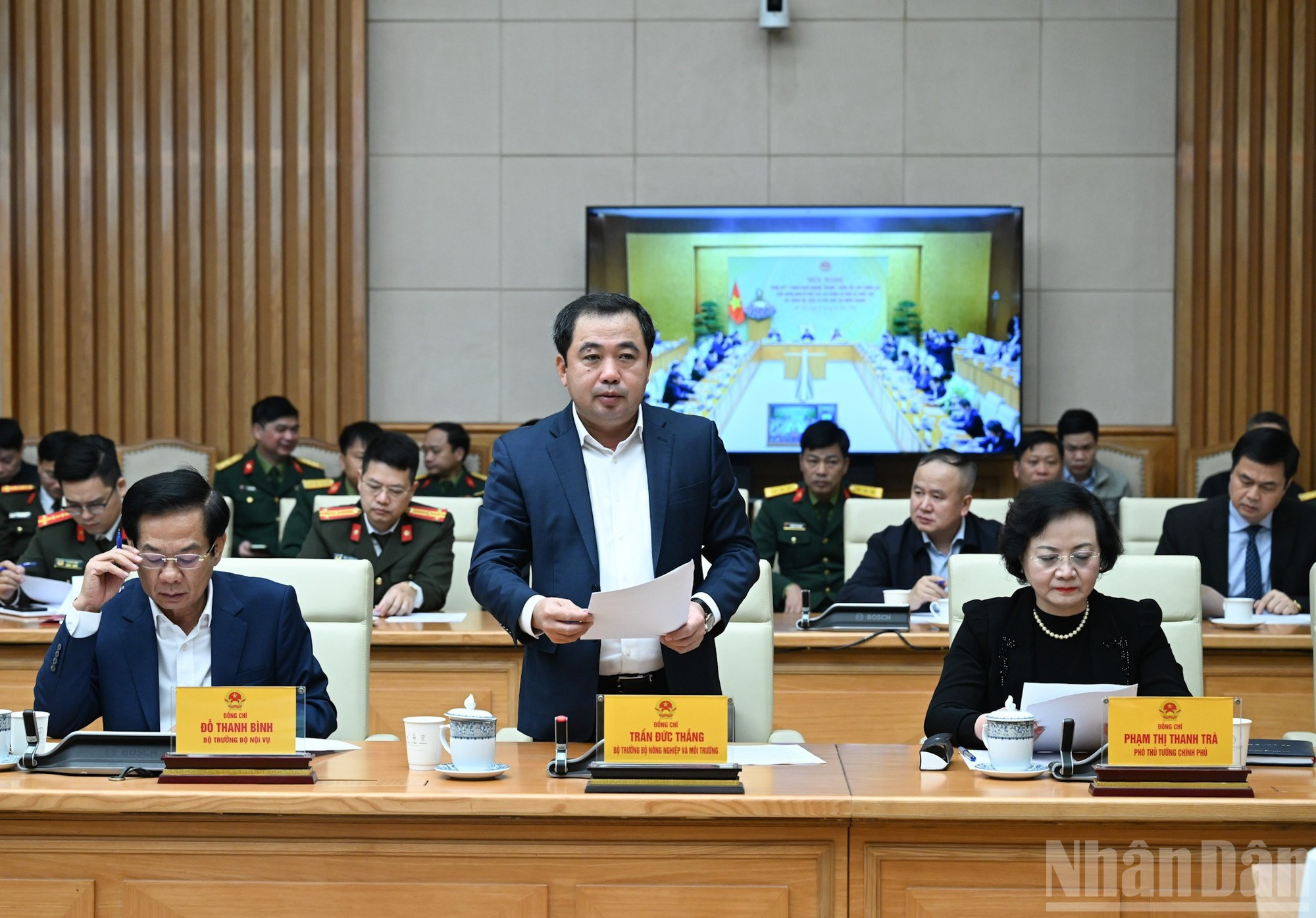 El ministro de Agricultura y Medio Ambiente, Tran Duc Thang, presenta el informe sobre los resultados de la “Campaña Quang Trung”.