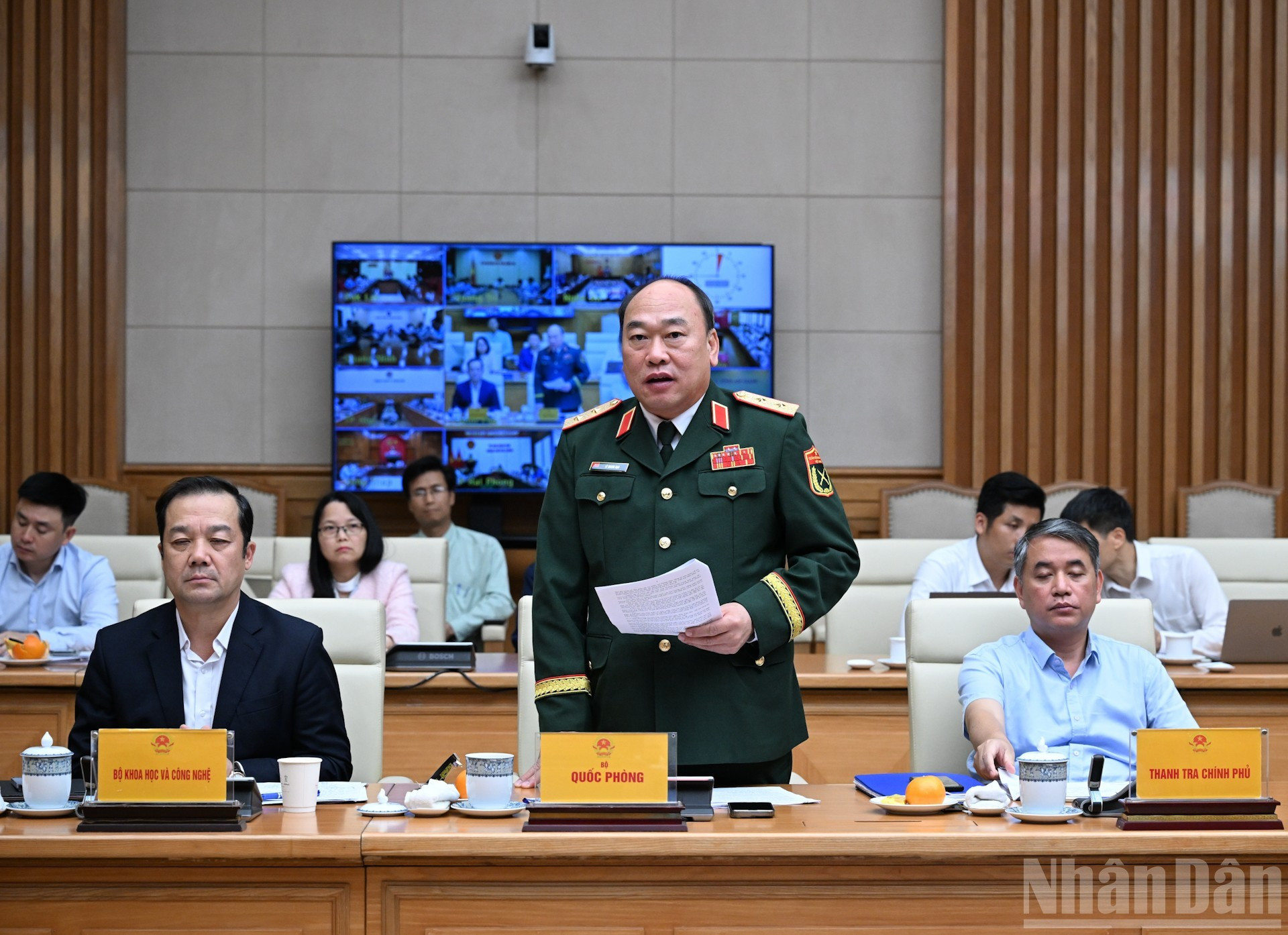 El teniente general Le Quang Dao, subjefe del Estado Mayor General del Ejército Popular de Vietnam, interviene en la reunión.