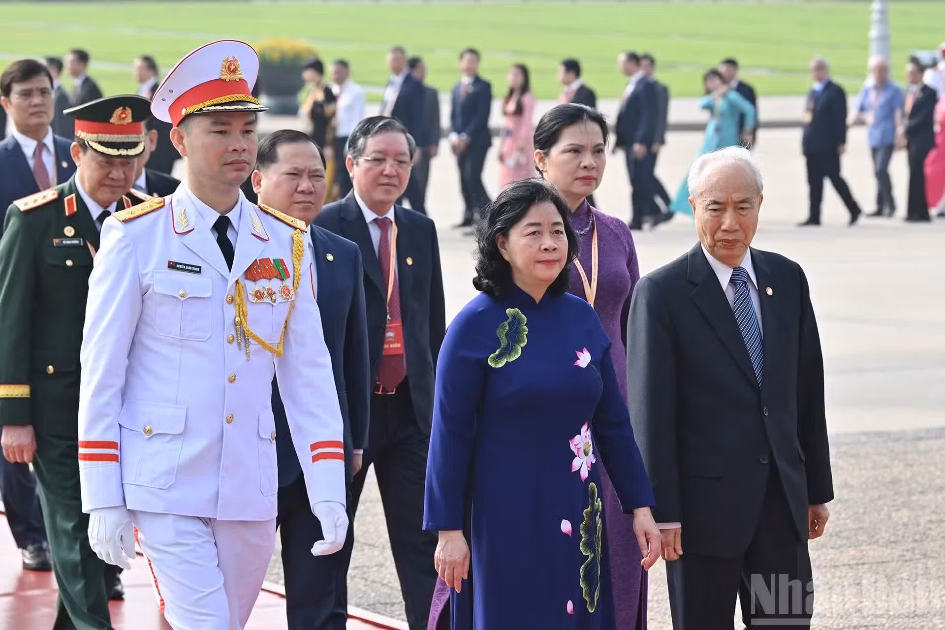 La presidenta del Comité Central del FPV, Bui Thi Minh Hoai, y el expresidente del Comité Central del FPV, Huynh Dam, encabezan la delegación.