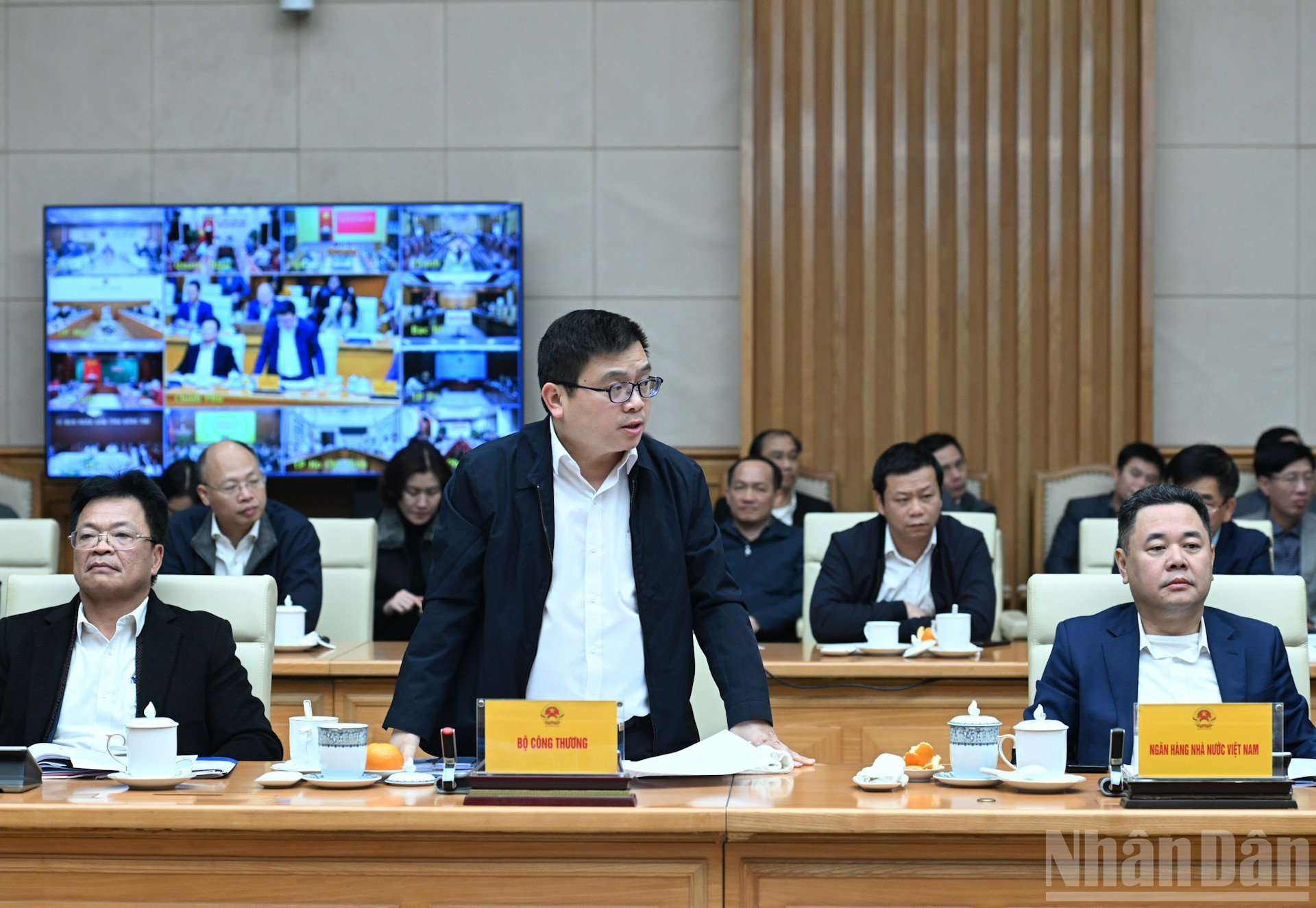 El viceministro de Industria y Comercio, Truong Thanh Hoai, interviene en la reunión.