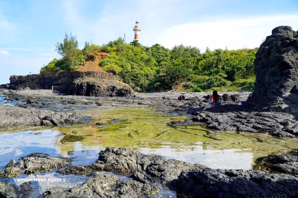 Las aguas cristalinas de Ganh Da Do atraen a muchos visitantes que buscan una experiencia única. (Foto: VNA)