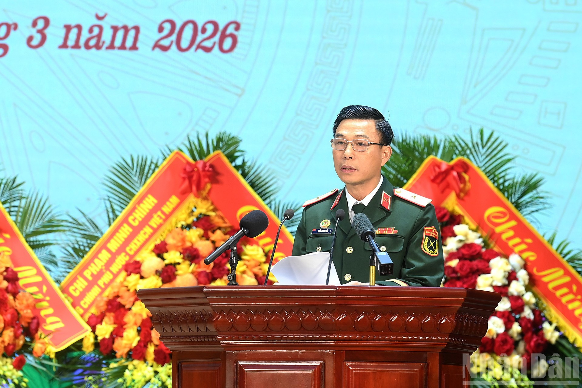 El general de Brigada, Tran Trung Hoa, comandante del Cuerpo de Ingenieros, pronuncia el discurso en la ceremonia.