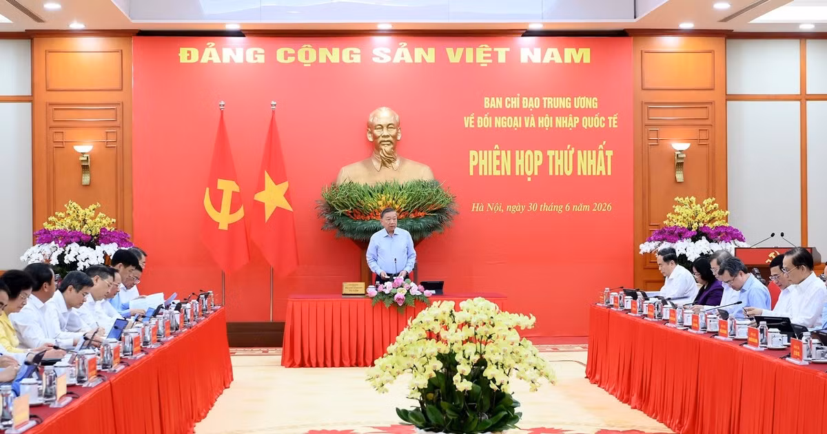 El secretario general del Partido Comunista y presidente de Vietnam, To Lam, preside la primera sesión del Comité Directivo Central sobre Asuntos Exteriores e Integración Internacional.