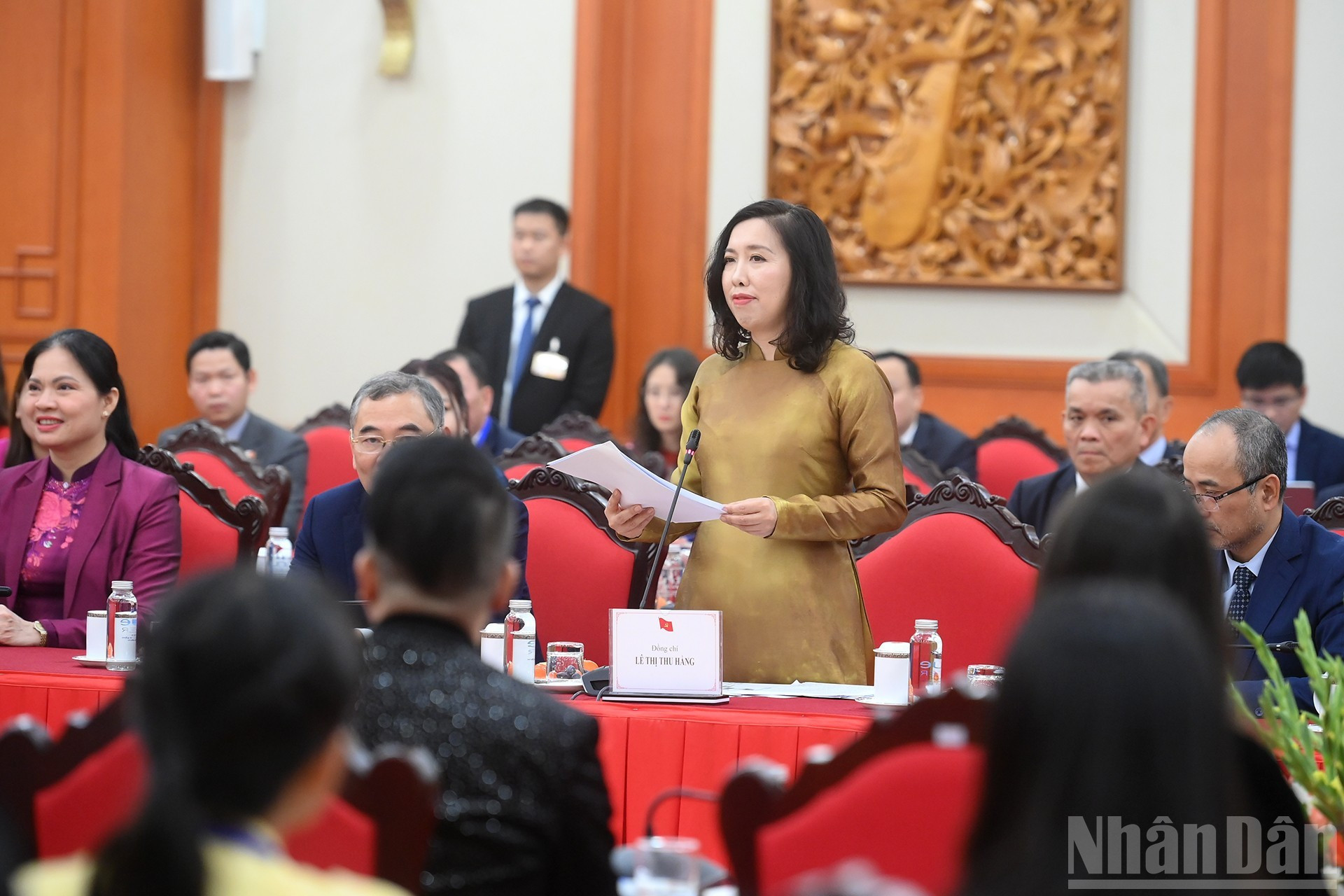 La viceministra de Relaciones Exteriores Le Thi Thu Hang interviene en el encuentro.
