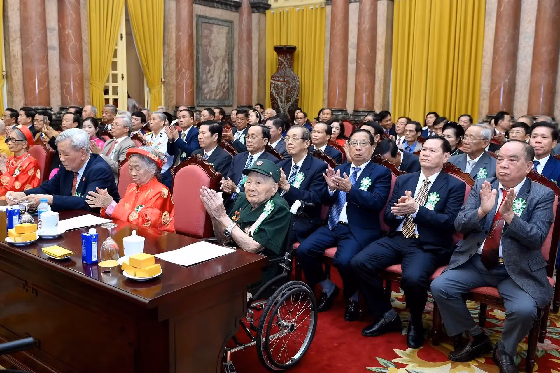 Los delegados participan en la cita.