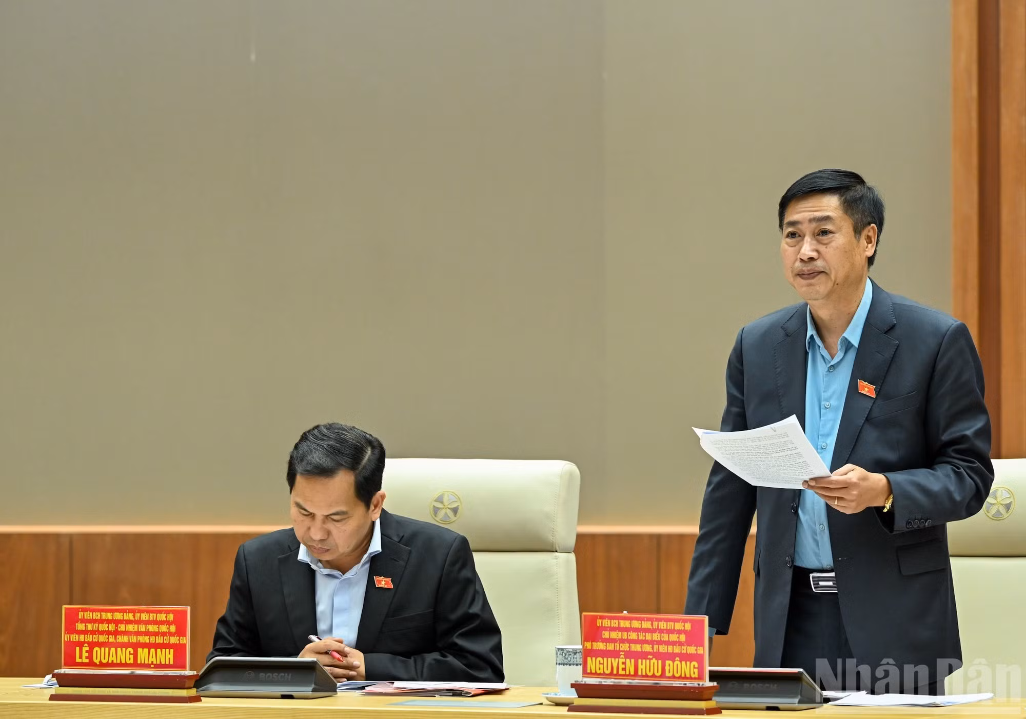 El jefe del Comité de Trabajo de los Diputados, Nguyen Huu Dong, interviene en cita.