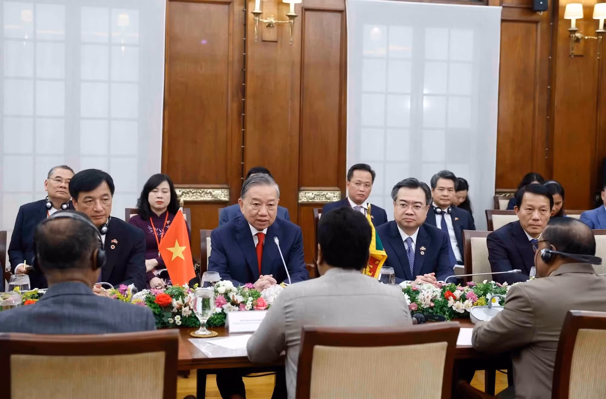 El máximo dirigente vietnamita, To Lam, sostiene conversaciones con el presidente de Sri Lanka, Anura Kumara Dissanayake. (Foto: Thong Nhat/VNA)