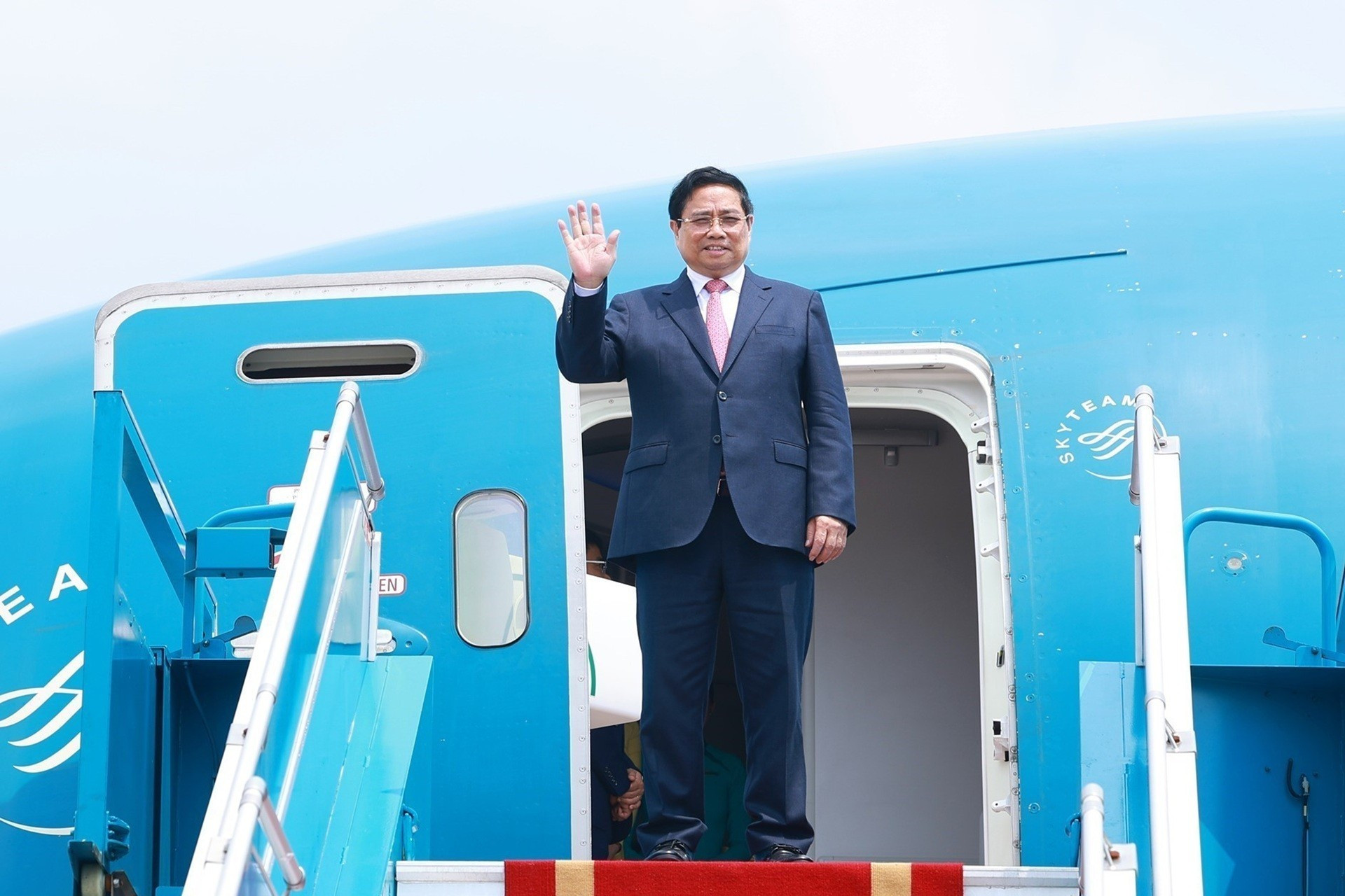 El primer ministro Pham Minh Chinh parte de Hanói rumbo a Rusia para una visita oficial. (Foto: Duong Giang/VNA)