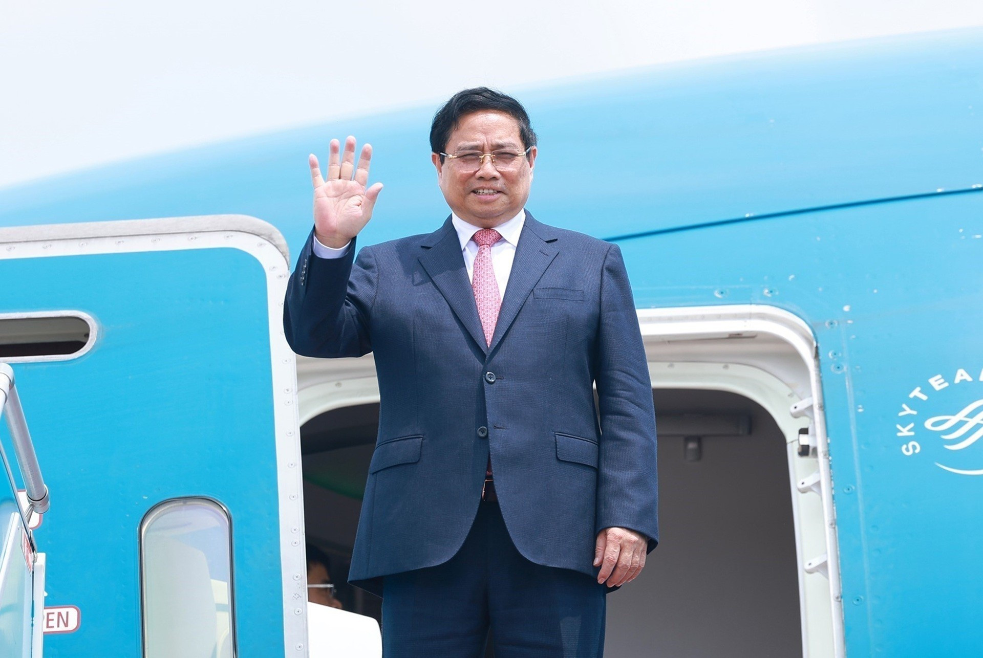 El primer ministro Pham Minh Chinh parte de Hanói rumbo a Rusia para una visita oficial. (Foto: Duong Giang/VNA)