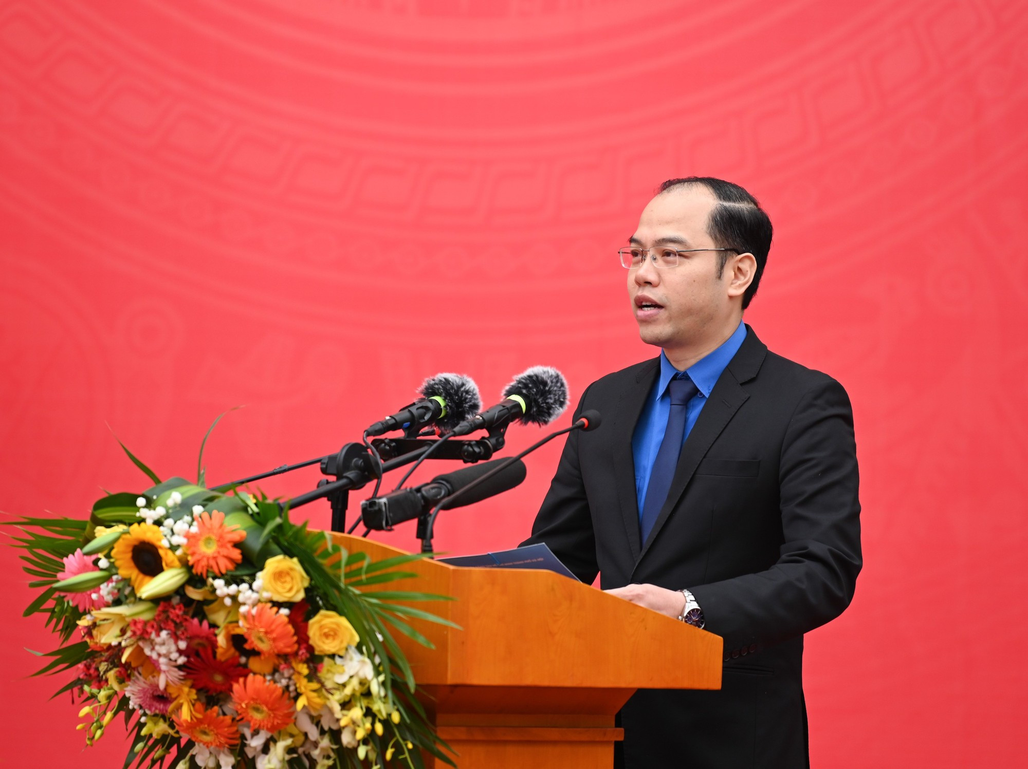 Nguyen Tien Hung, vicepresidente del Frente de la Patria de Vietnam en Hanói y secretario de la Unión de Jóvenes Comunistas Ho Chi Minh en la ciudad, interviene en el acto.