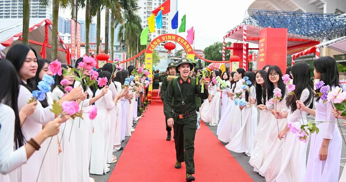[Foto] Jóvenes de Hanói se alistan al servicio militar 