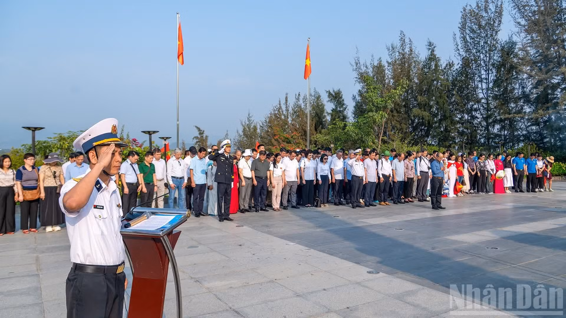 [Foto] Rinden tributo a mártires de batalla de Gac Ma de Truong Sa 