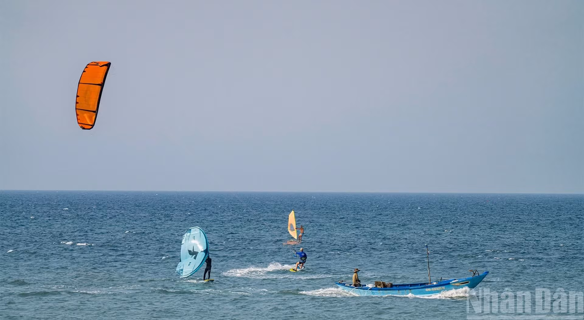 [Foto] Da Nang: Danza vibrante del viento sobre las olas en Hoi An