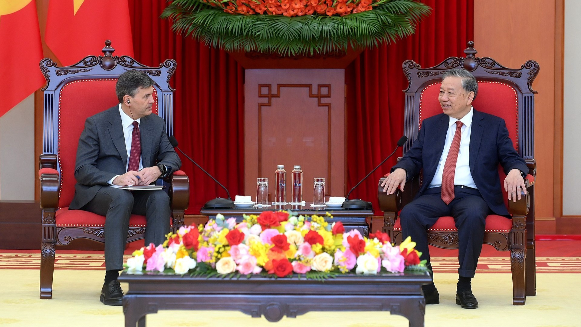 [Foto] Líder partidista vietnamita recibe a director de Academia Presidencial Rusa de Economía Nacional y Administración Pública