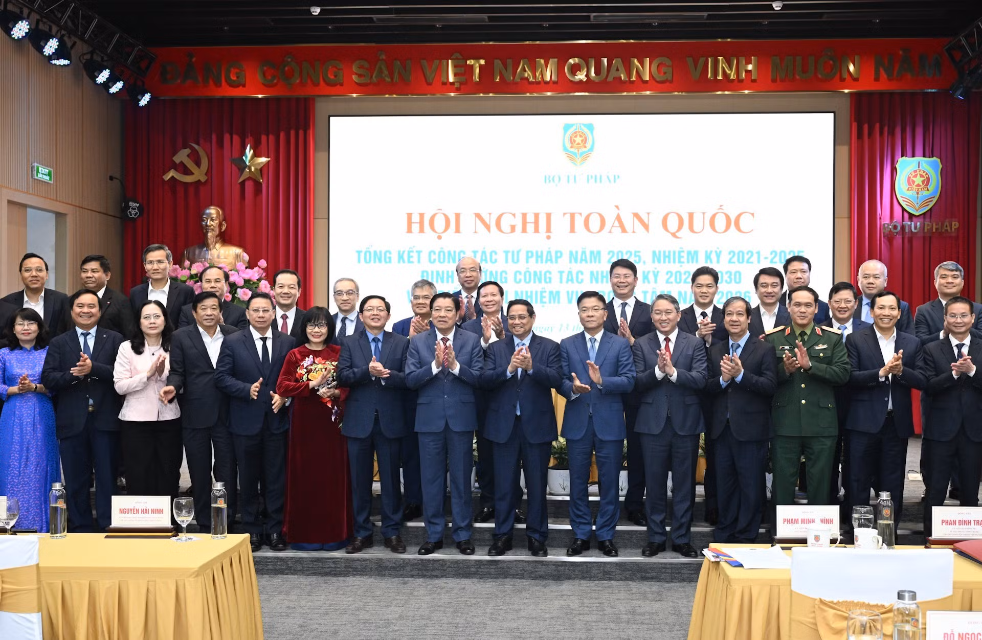 [Foto] Premier vietnamita asiste a conferencia de balance del sector judicial