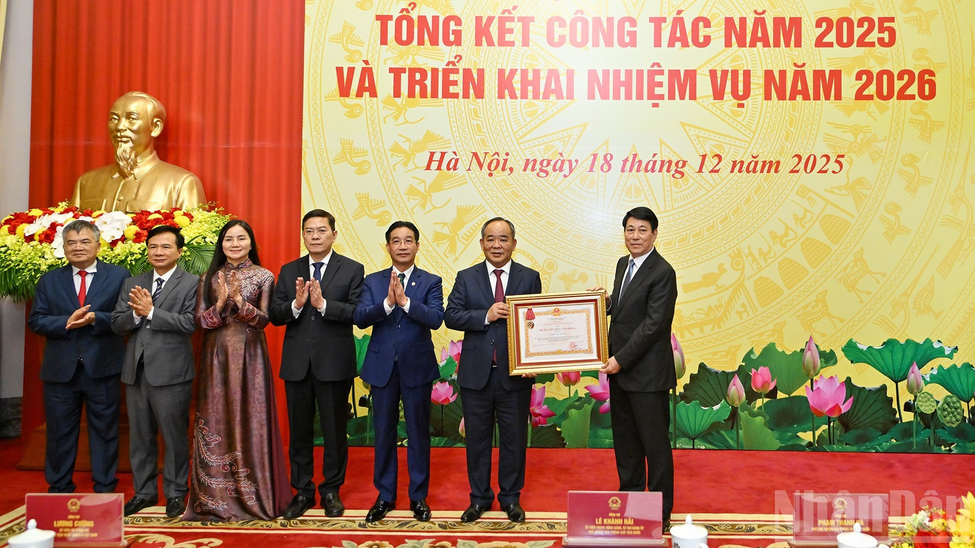 [Foto] Presidente vietnamita asiste a reunión de balance de Oficina Presidencial 