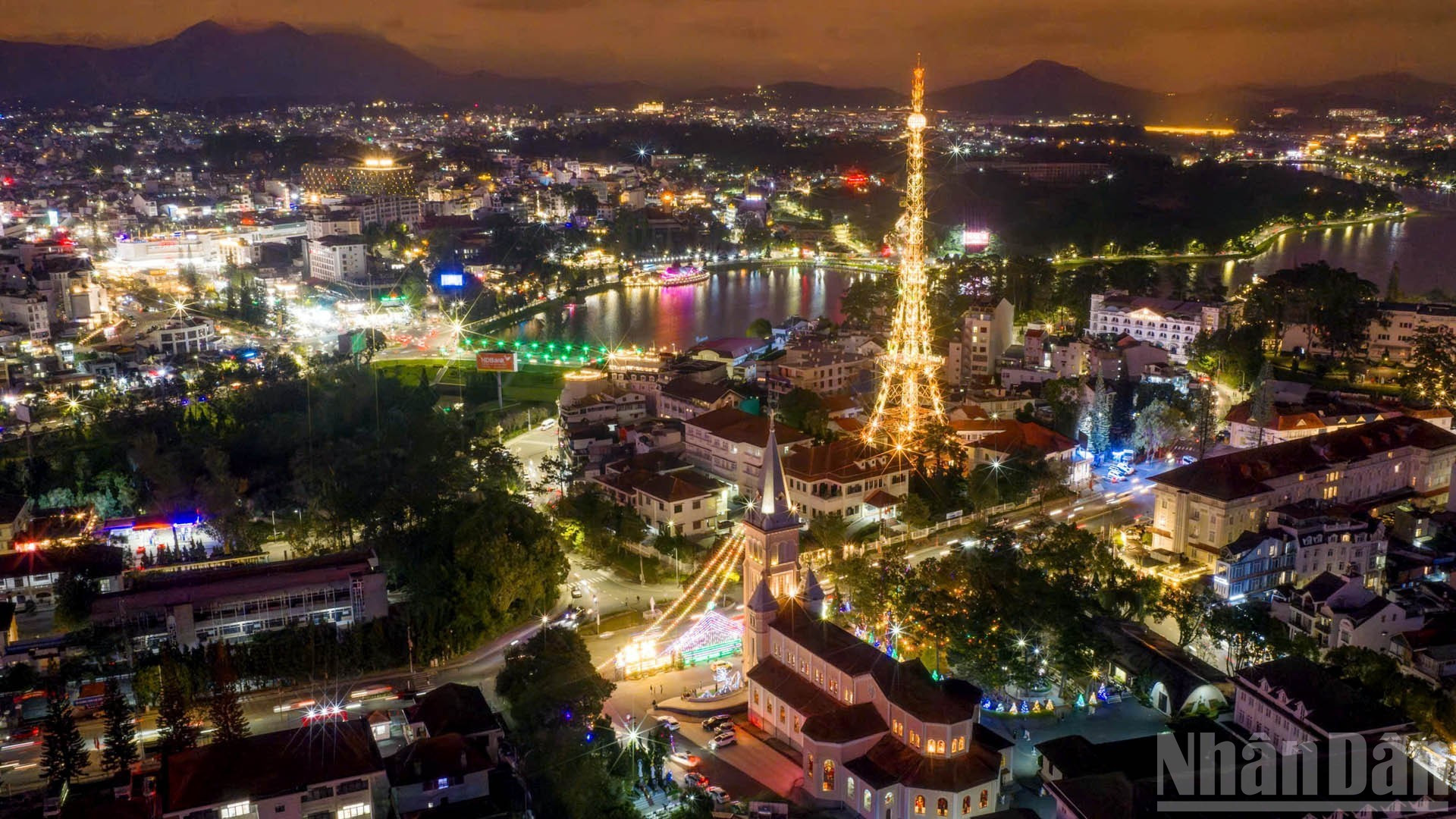 [Foto] Colores de noche de Navidad en ciudad altiplánica de Da Lat 