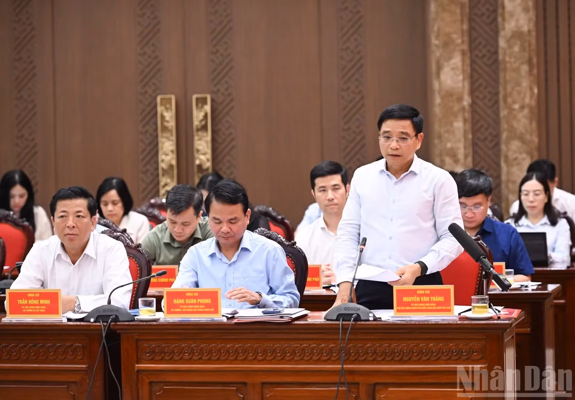El viceprimer ministro Nguyen Van Thang habla en el acto.