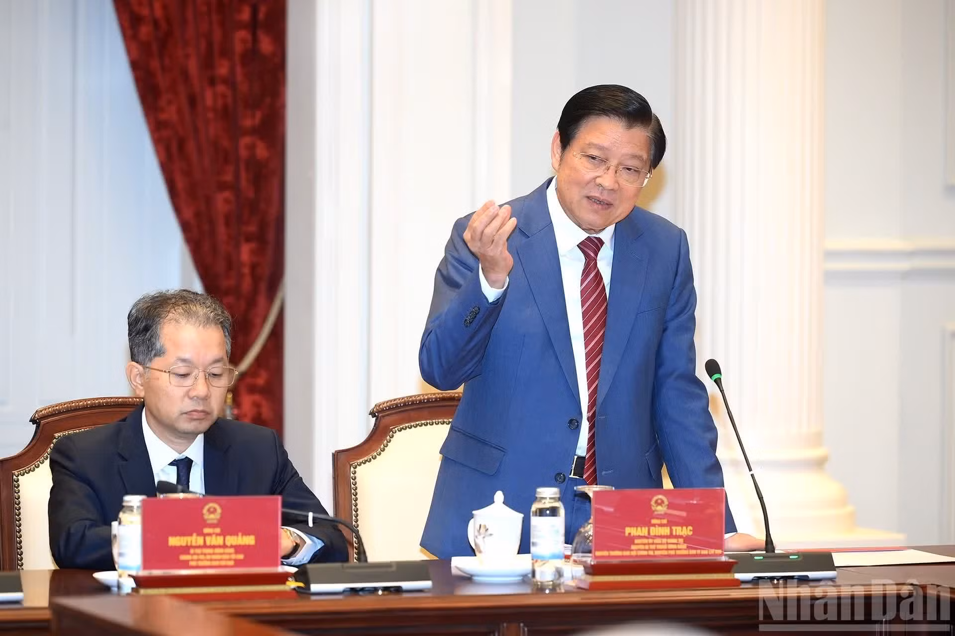 El exjefe de la Comisión de Asuntos Internos del Comité Central del PCV, Phan Dinh Trac, expresa su opinión.
