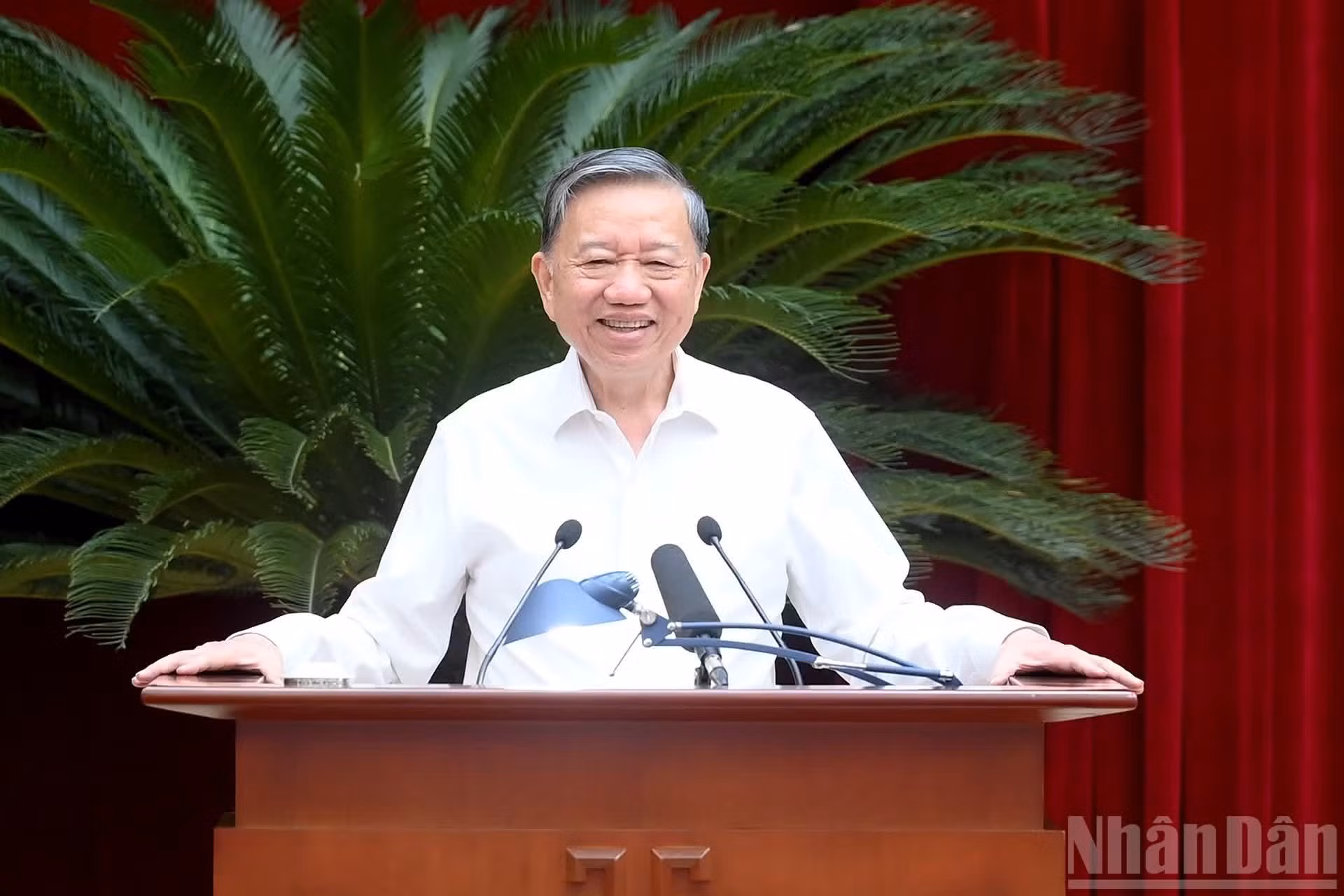 El secretario general del PCV y presidente de Vietnam, To Lam, habla en el evento.