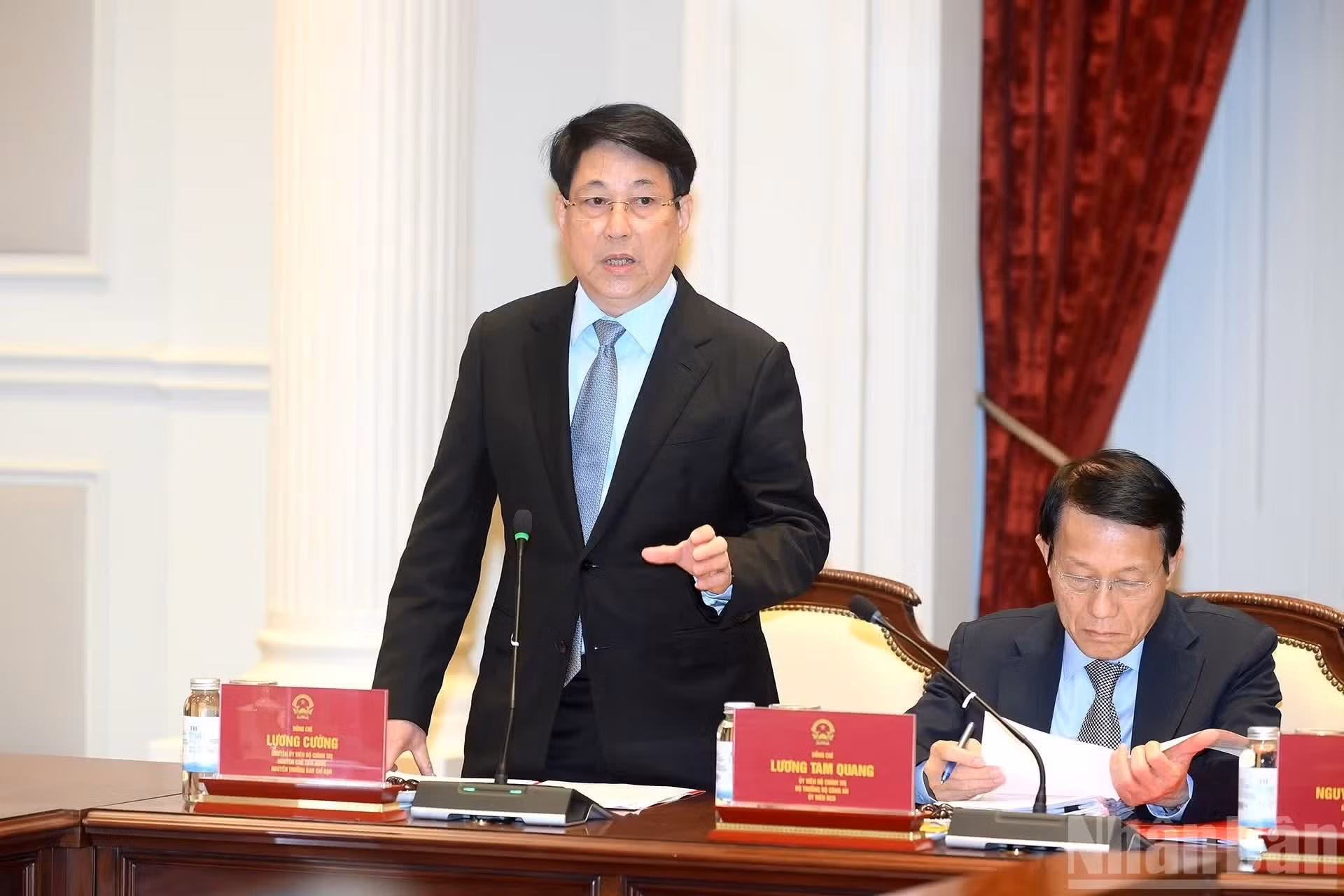 El expresidente Luong Cuong habla en el acto.