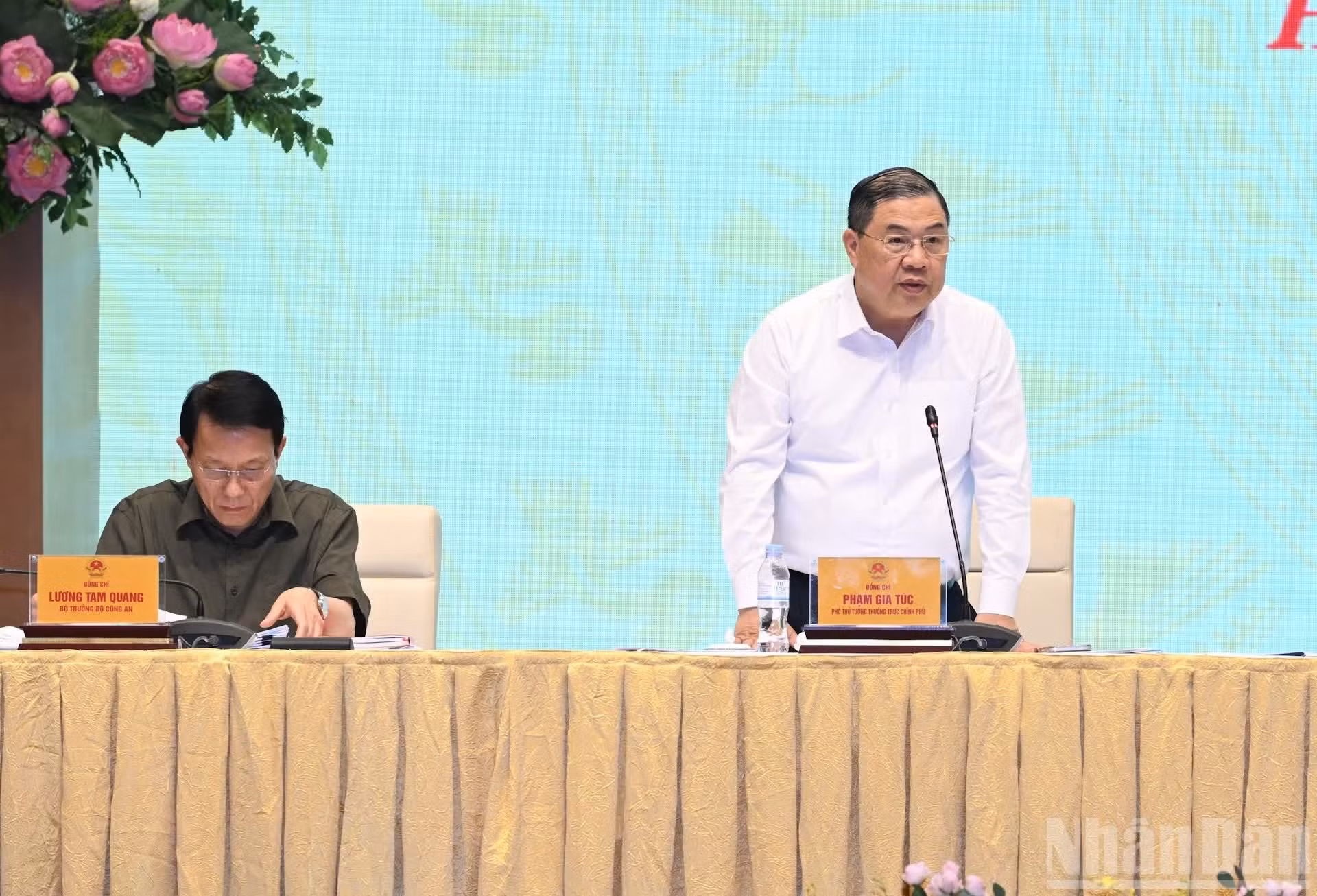 El viceprimer ministro permanente, Pham Gia Tuc, habla en la cita.