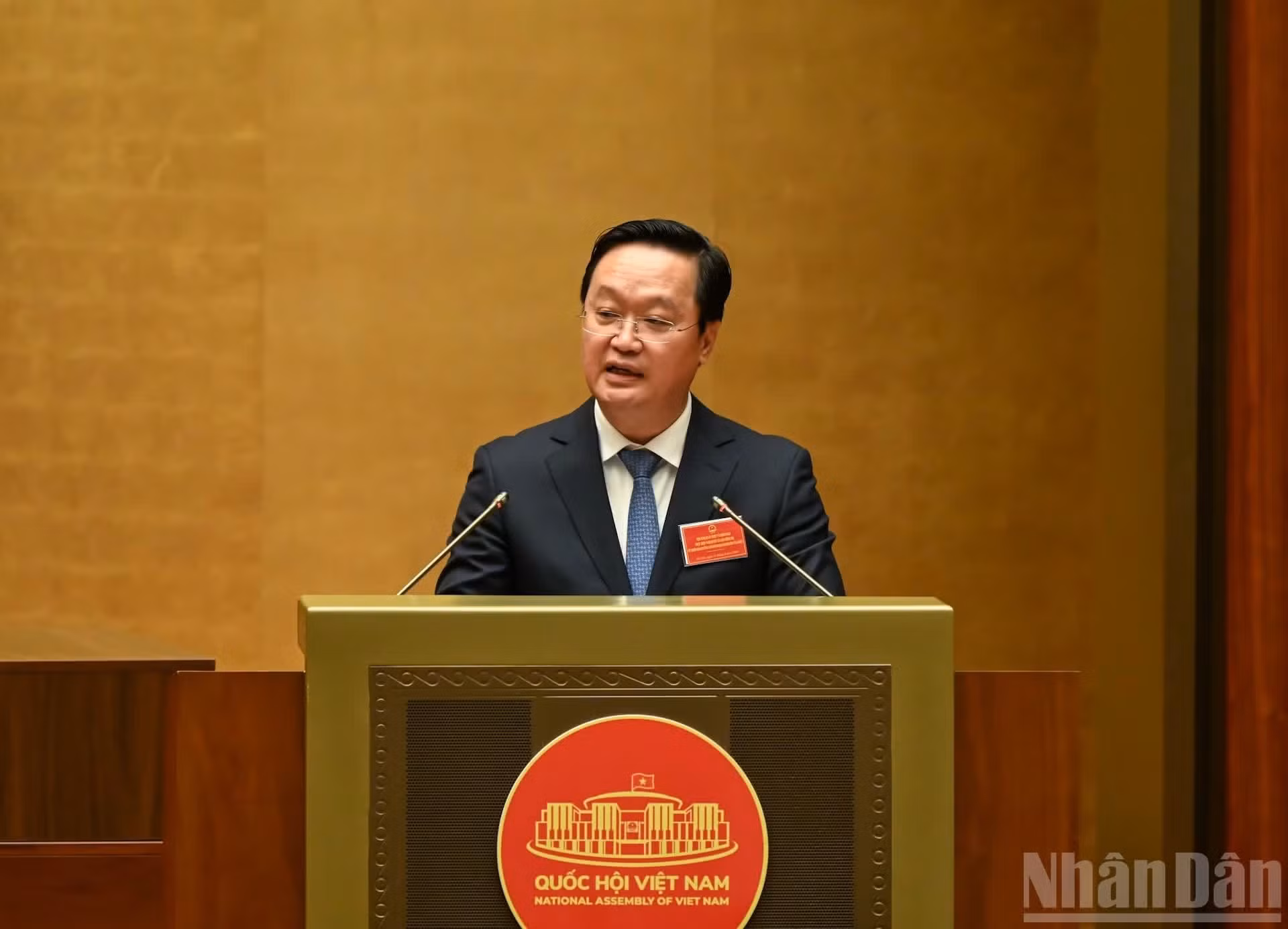 Nguyen Duc Trung, subjefe de la Comisión de Política y Estrategia del Comité Central del PCV, interviene en el acto. (Foto: Duy Linh)