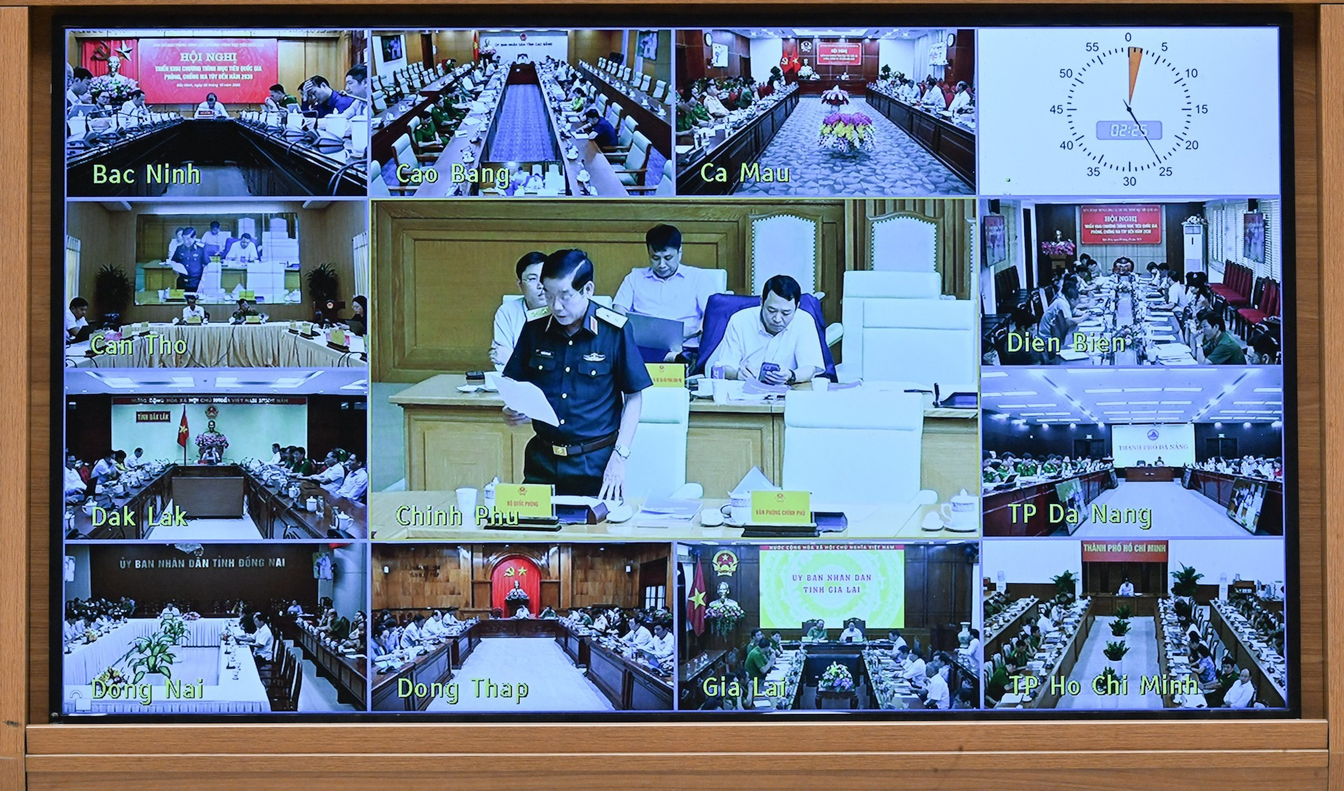 La conferencia se lleva a cabo de forma presencial en la Oficina del Gobierno y se conecta en línea con las localidades.