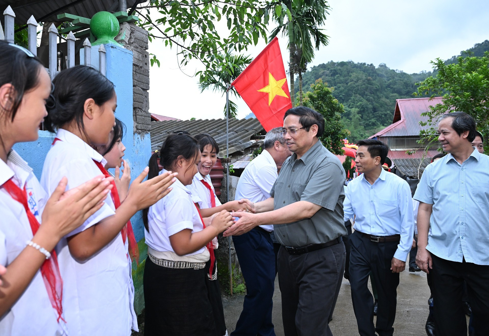 [Foto] Premier vietnamita asiste a inicio de construcción de proyectos clave en Thanh Hoa