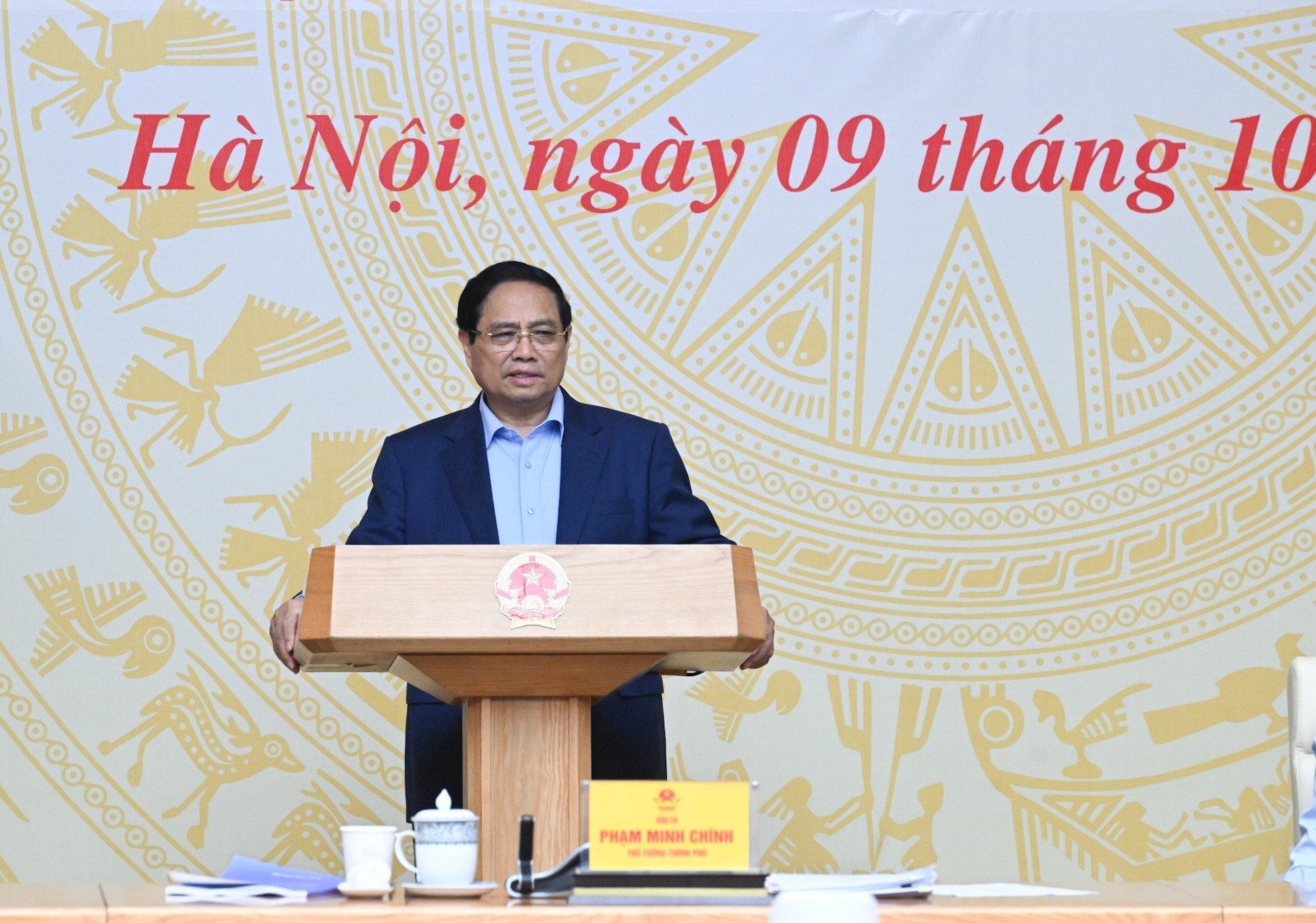 El primer ministro vietnamita, Pham Minh Chinh, pronuncia un discurso en el evento.