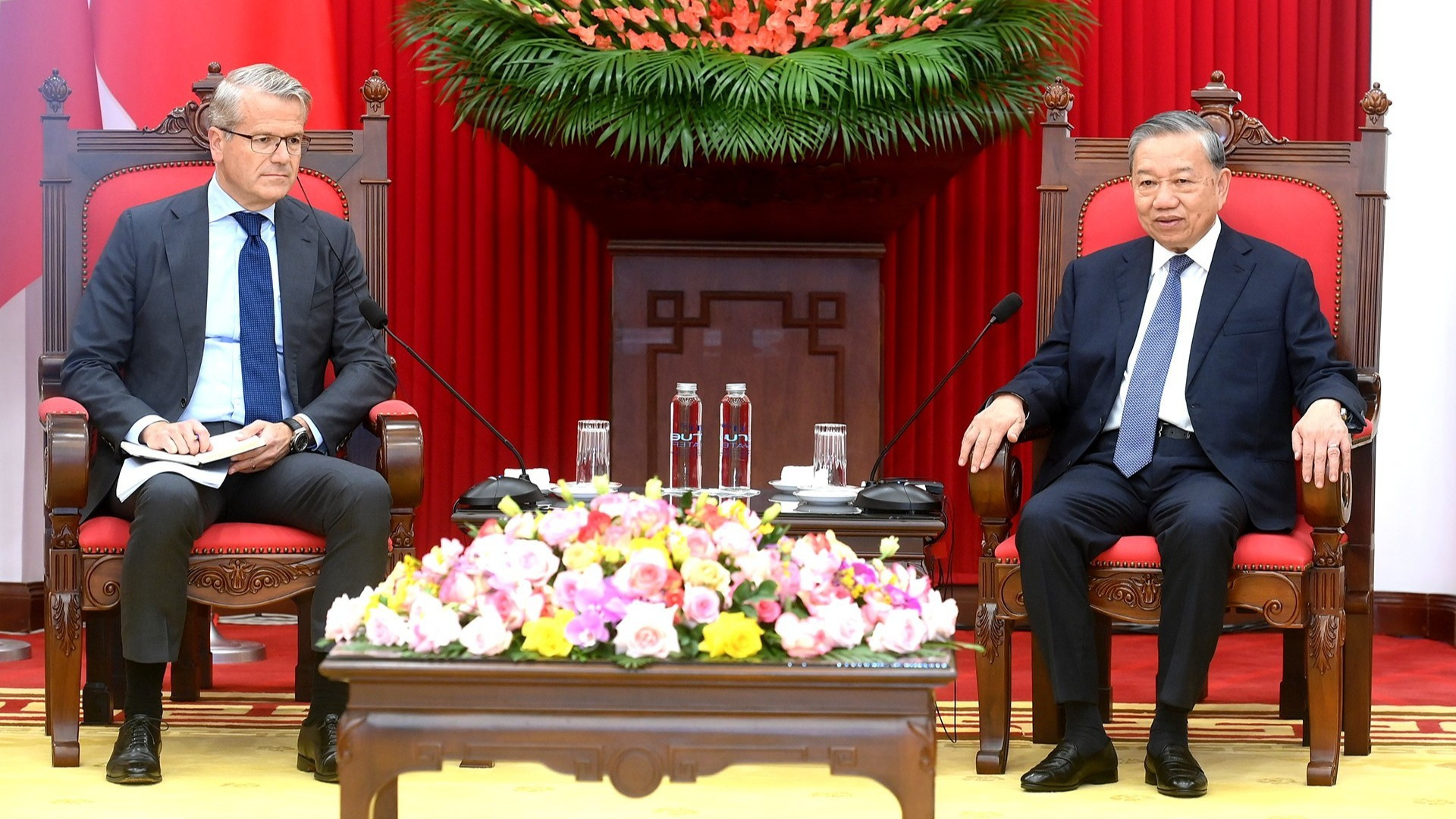 [Foto] Líder partidista vietnamita recibe a director general de grupo de Dinamarca