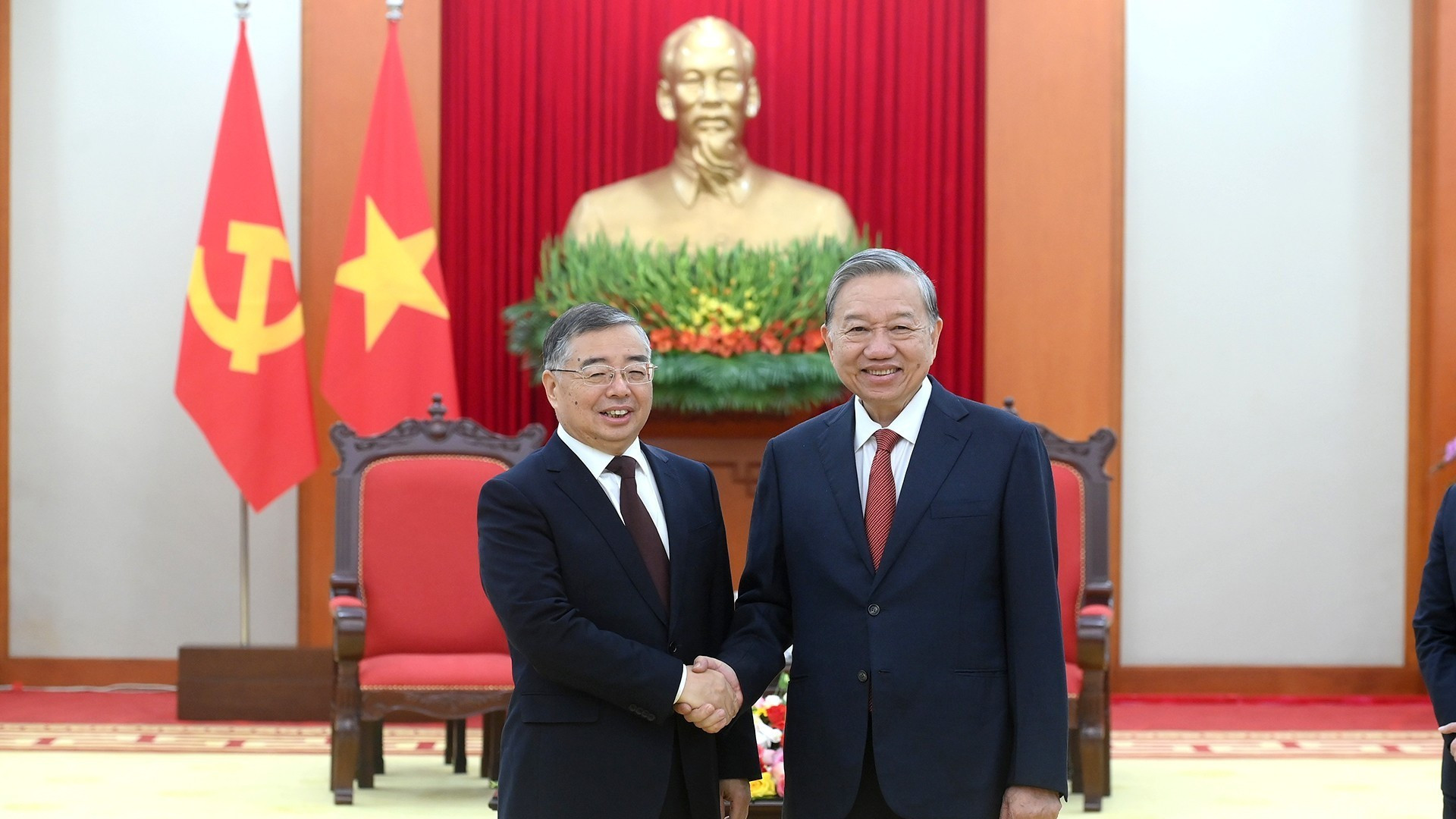 [Foto] Líder partidista vietnamita recibe a jefe de su Departamento de Propaganda del Partido Comunista de China