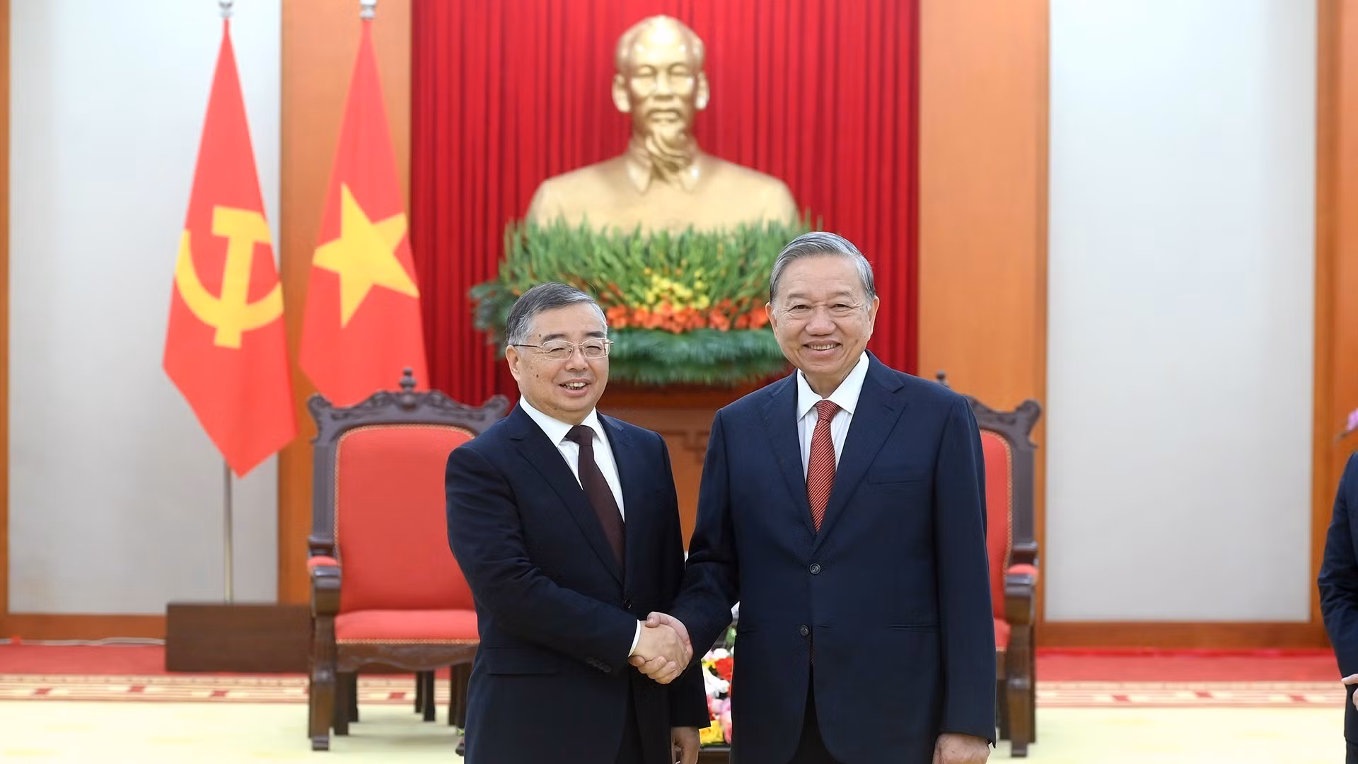 [Foto] Líder partidista vietnamita recibe a jefe de su Departamento de Propaganda del Partido Comunista de China