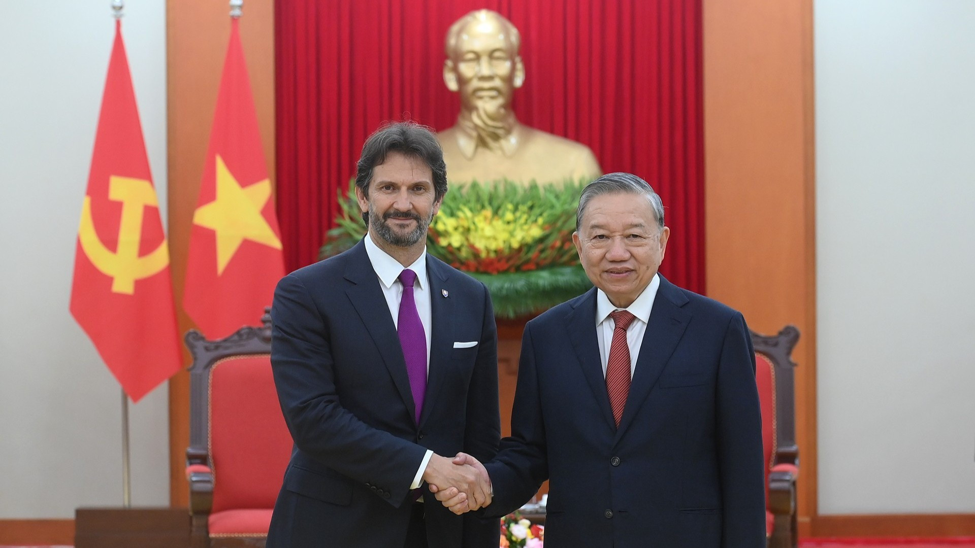 [Foto] Líder partidista vietnamita recibe a vicepremier y ministro de defensa de Eslovaquia
