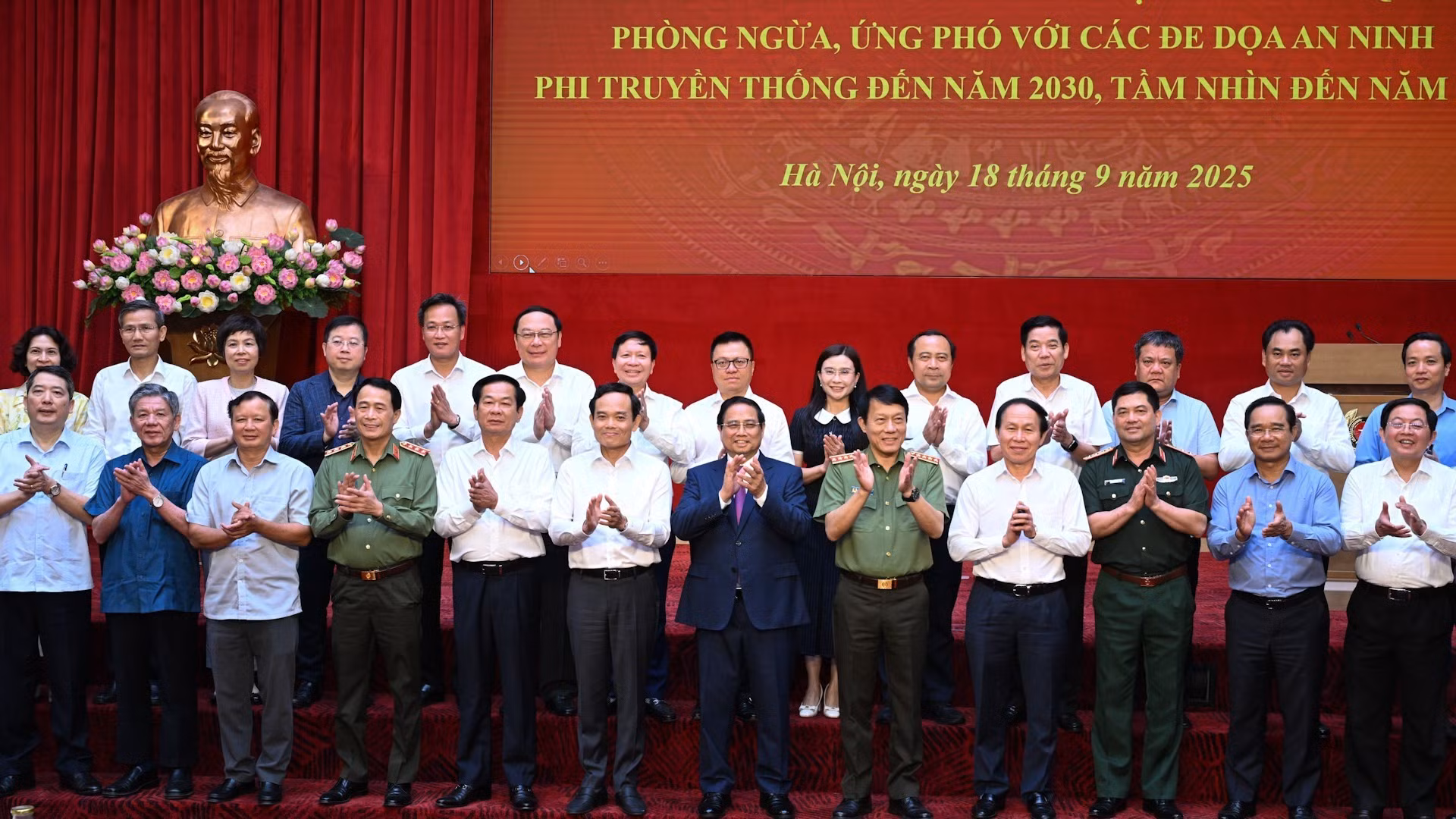 [Foto] Premier vietnamita asiste a Conferencia Nacional para Implementación de Resolución 147 del Gobierno