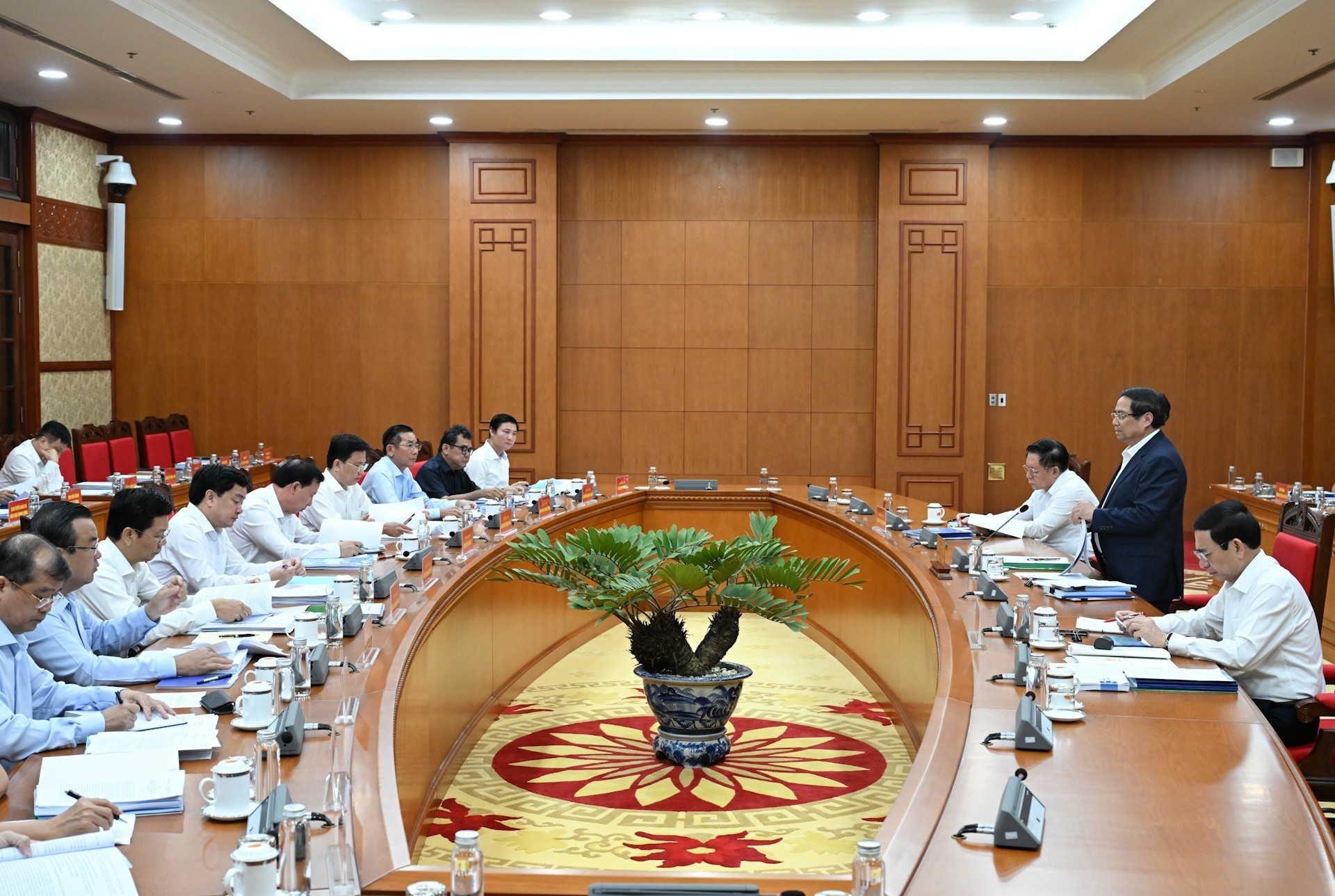 [Foto] Buró Político se reúne con Juntas Permanentes de Comités del Partido de Tay Ninh y Tuyen Quang