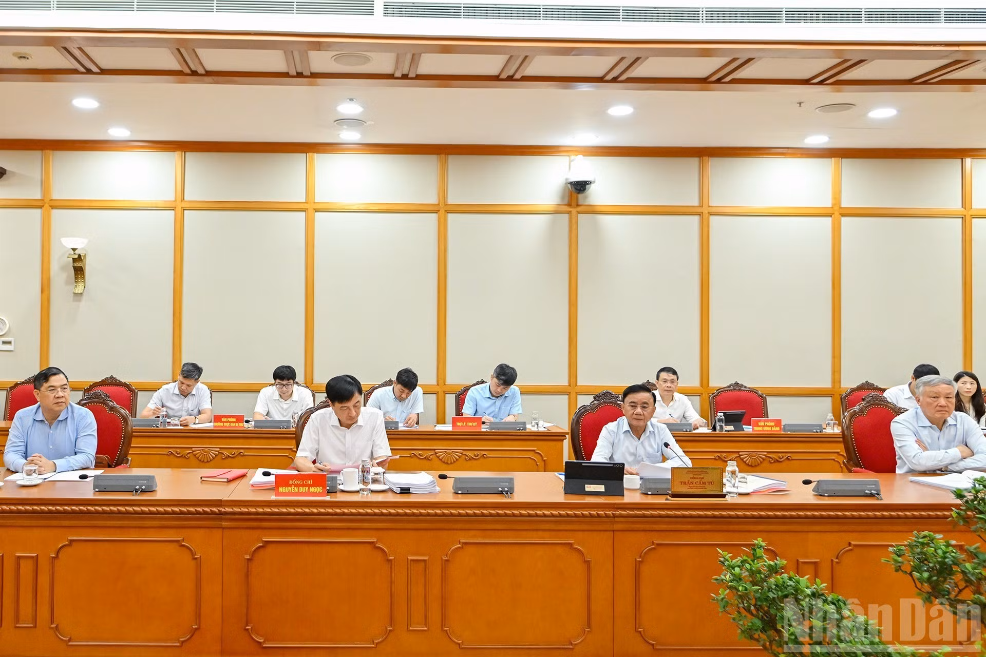 [Foto] Buró Político trabaja con Junta Permanente de Comités del Partido de Ninh Binh y Dak Lak